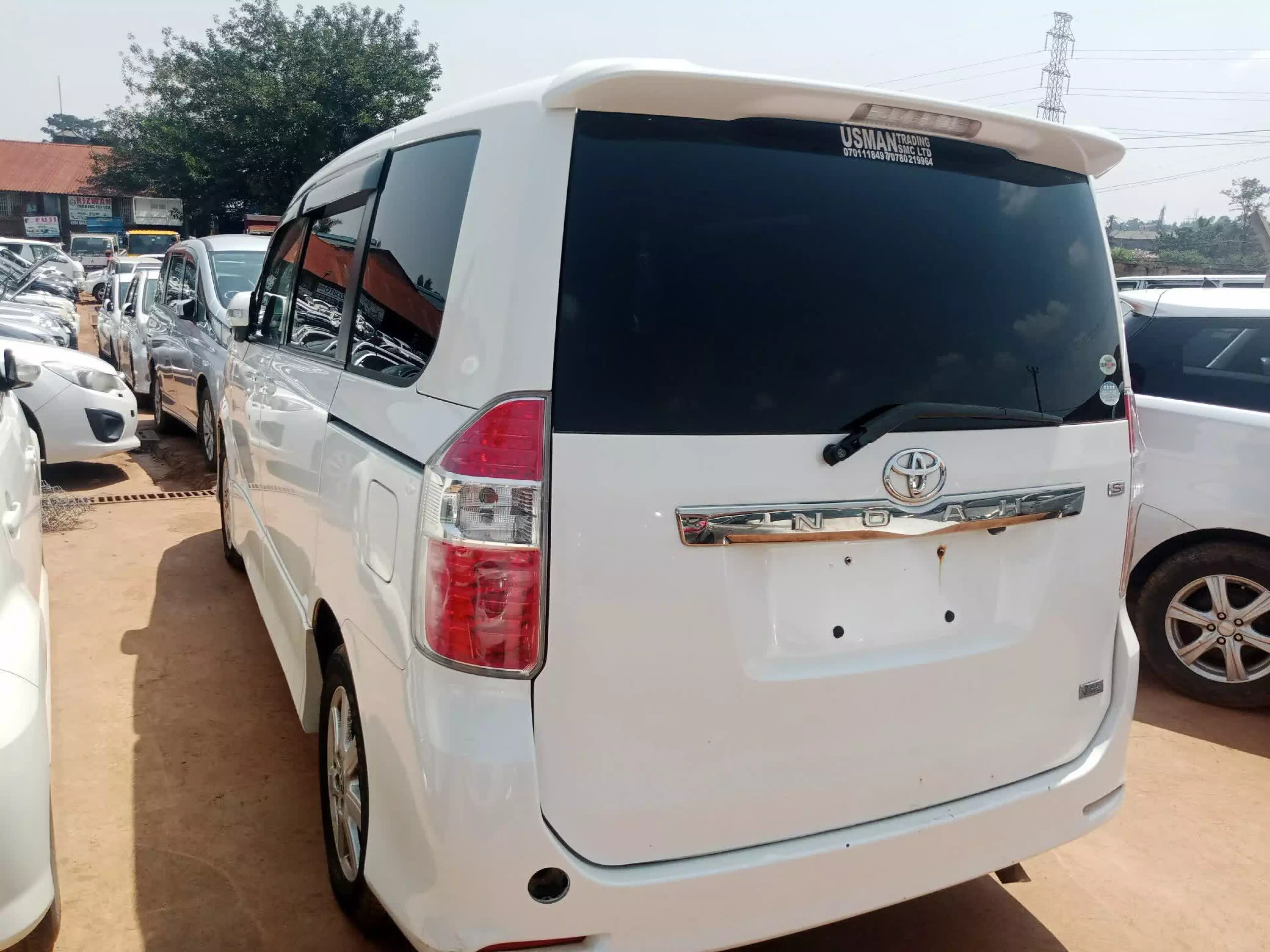 Toyota Noah - 2009