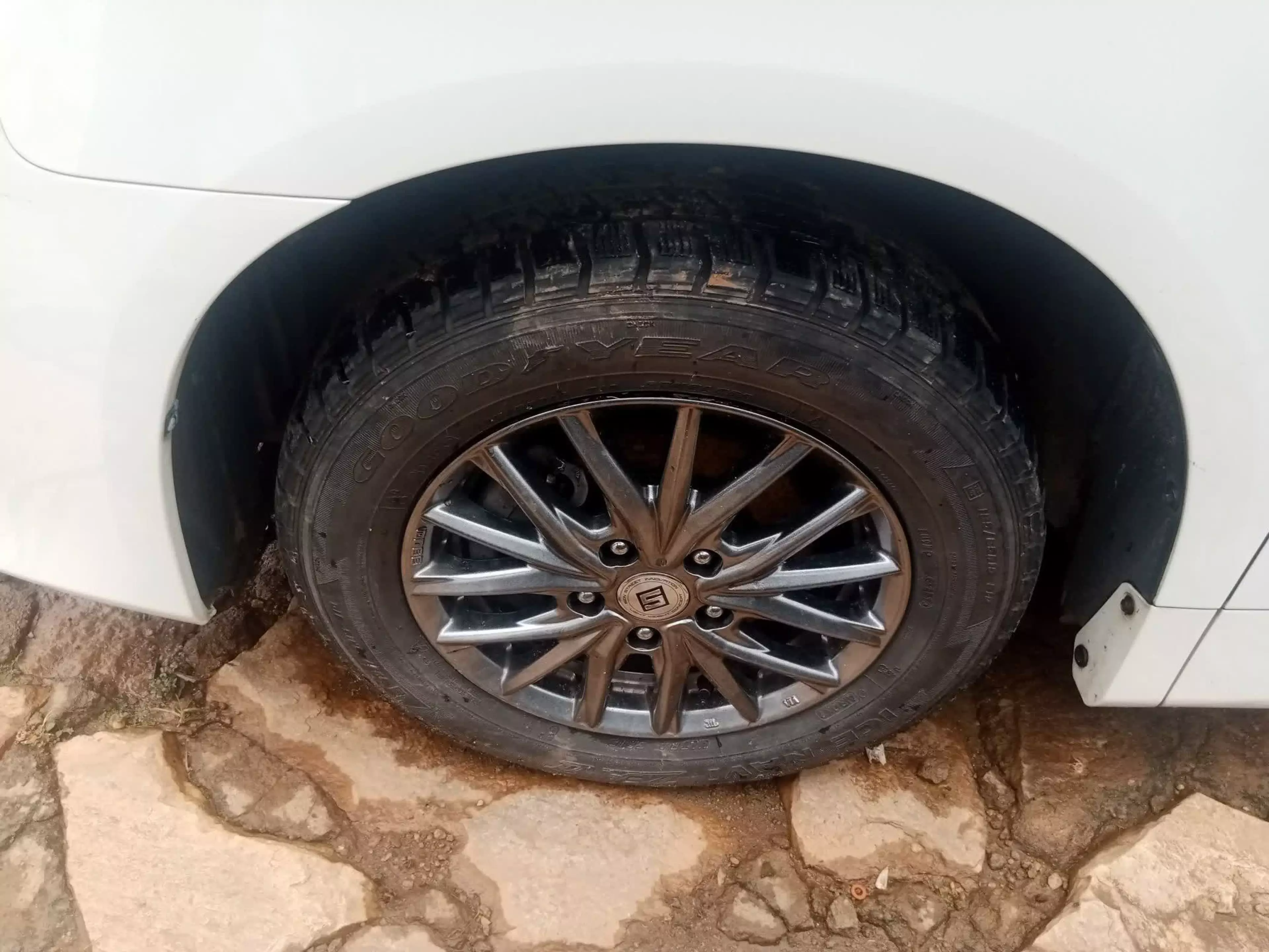 Toyota Noah   - 2010