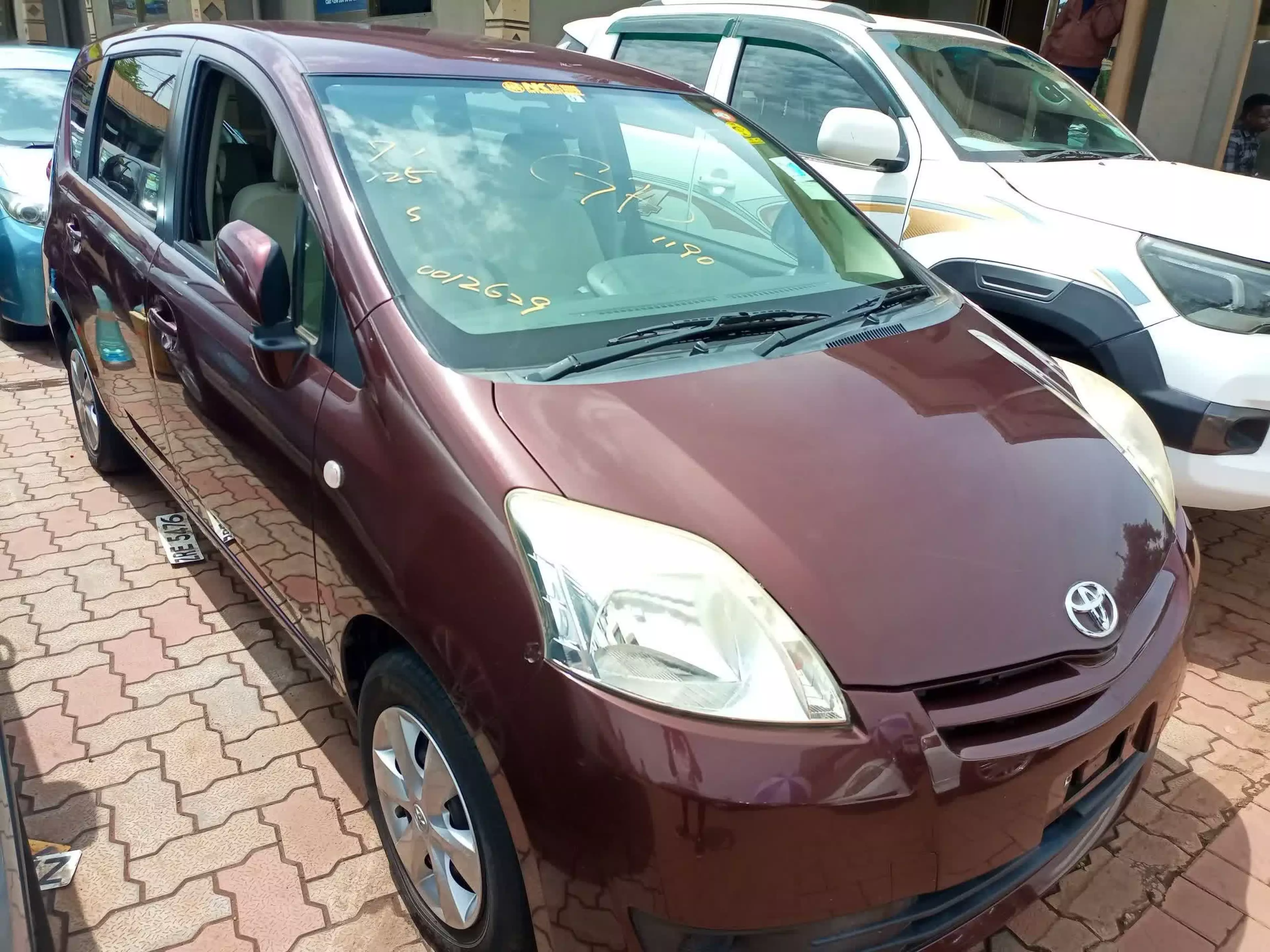 Toyota Passo Sette - 2009