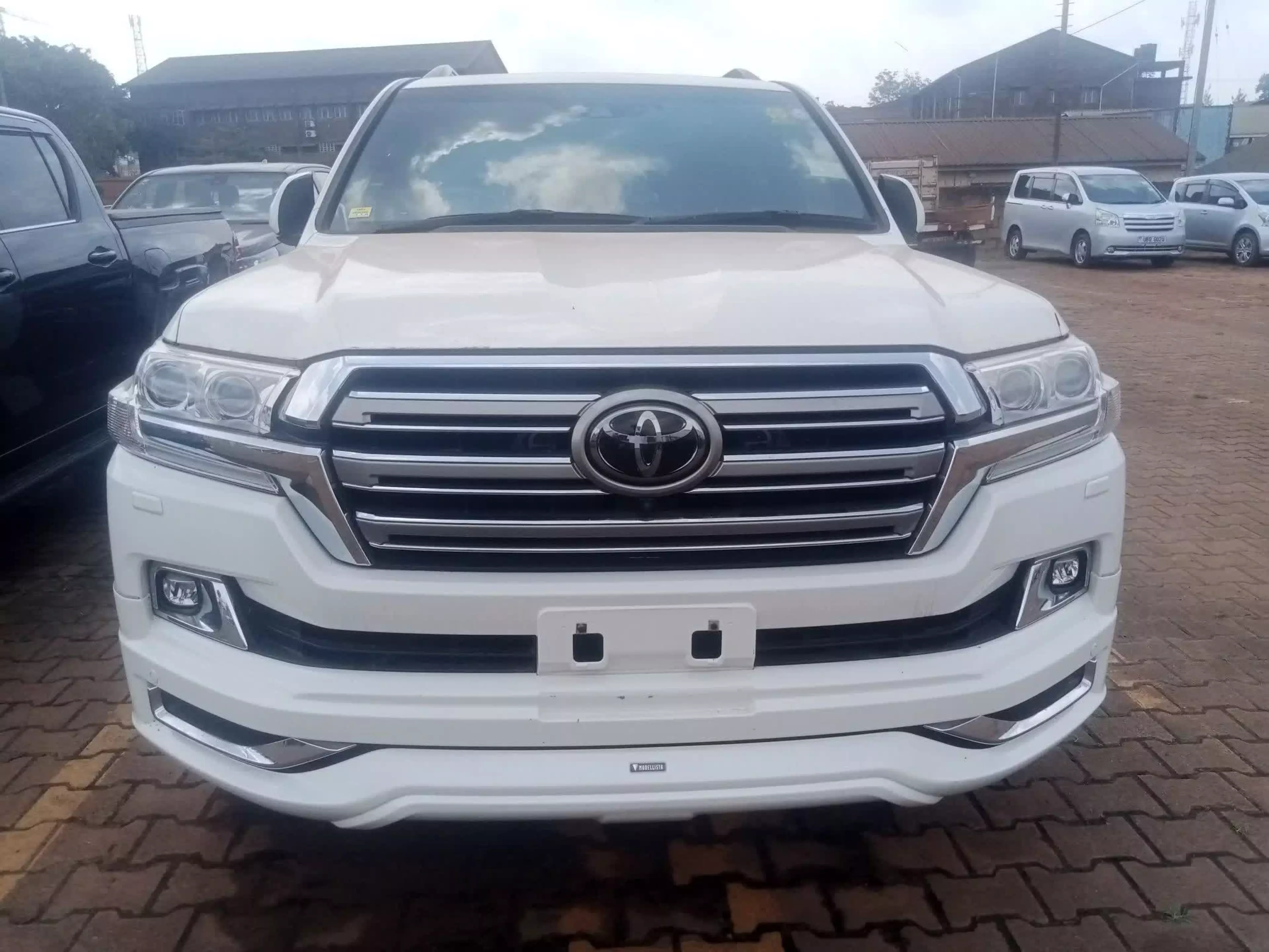 Toyota Landcruiser  V8   - 2017