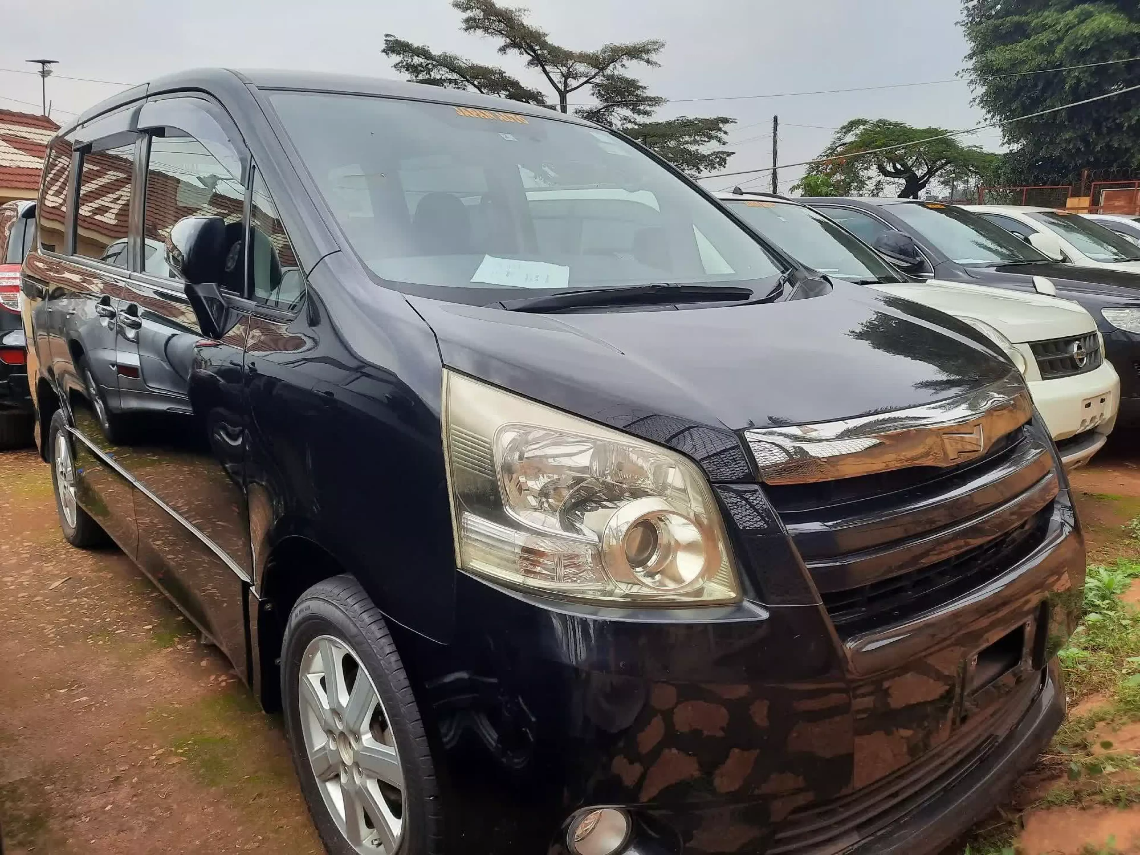 Toyota Noah - 2009