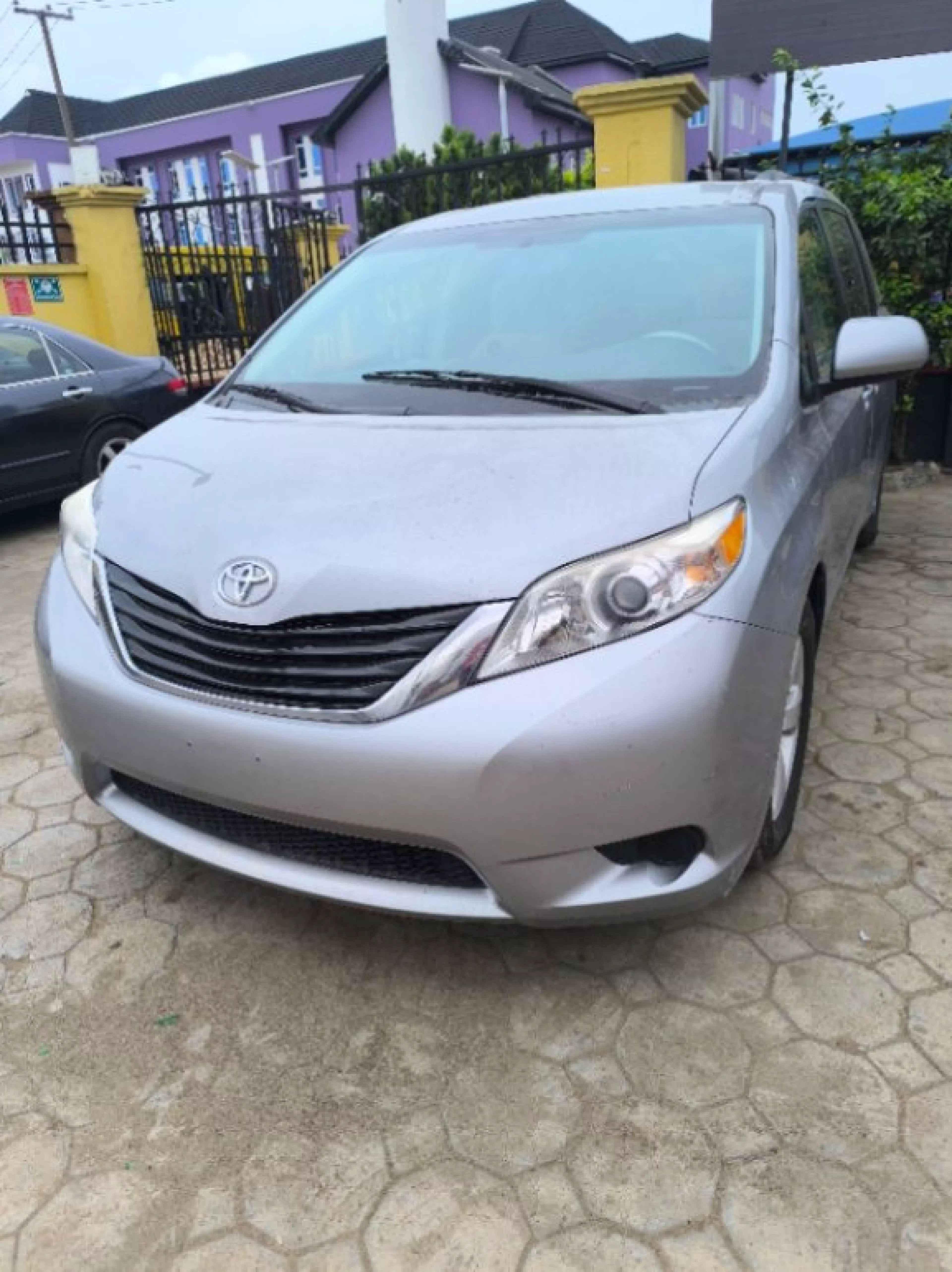 Toyota Sienna - 2013