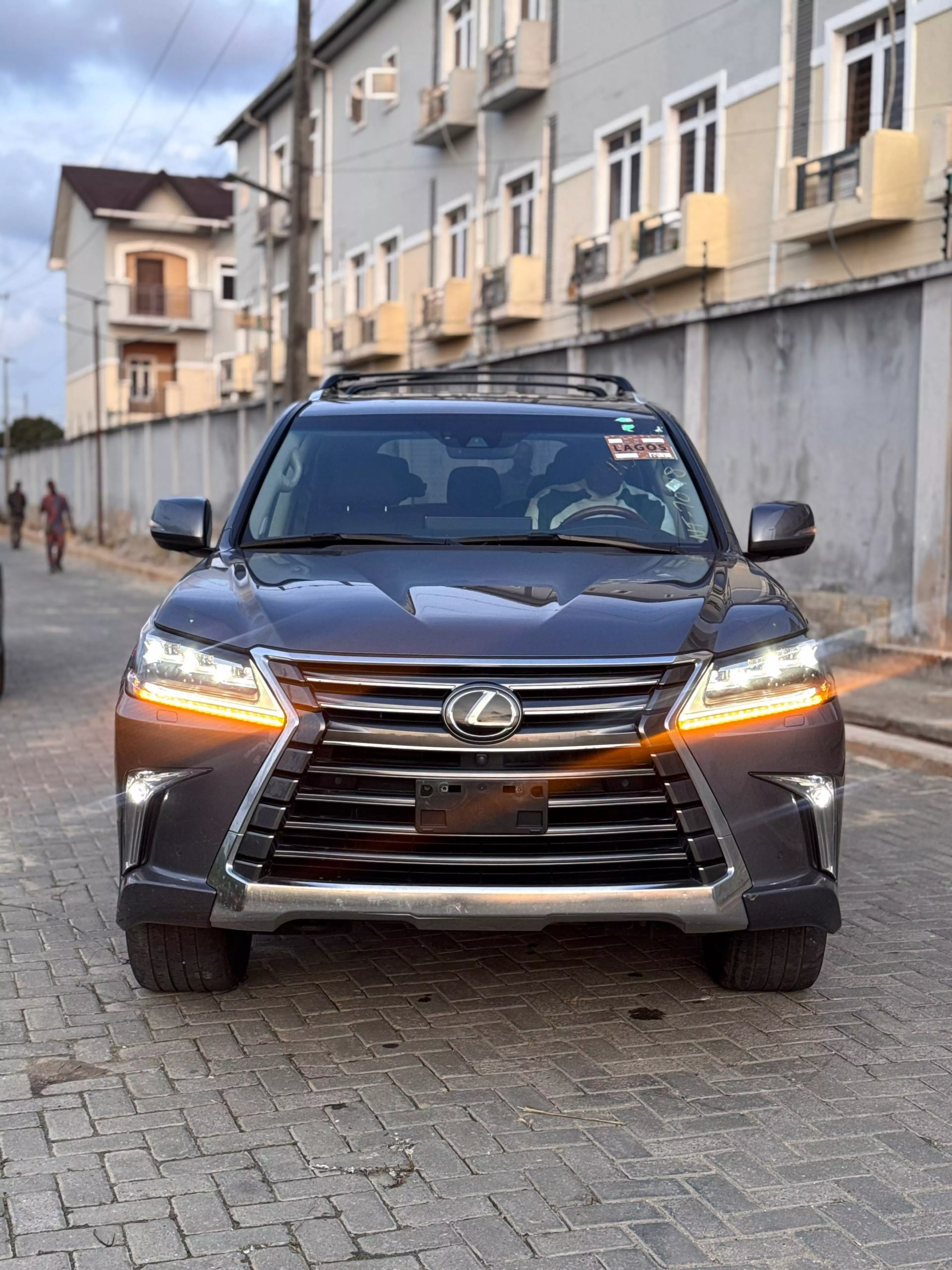 Lexus LX 570   - 2020