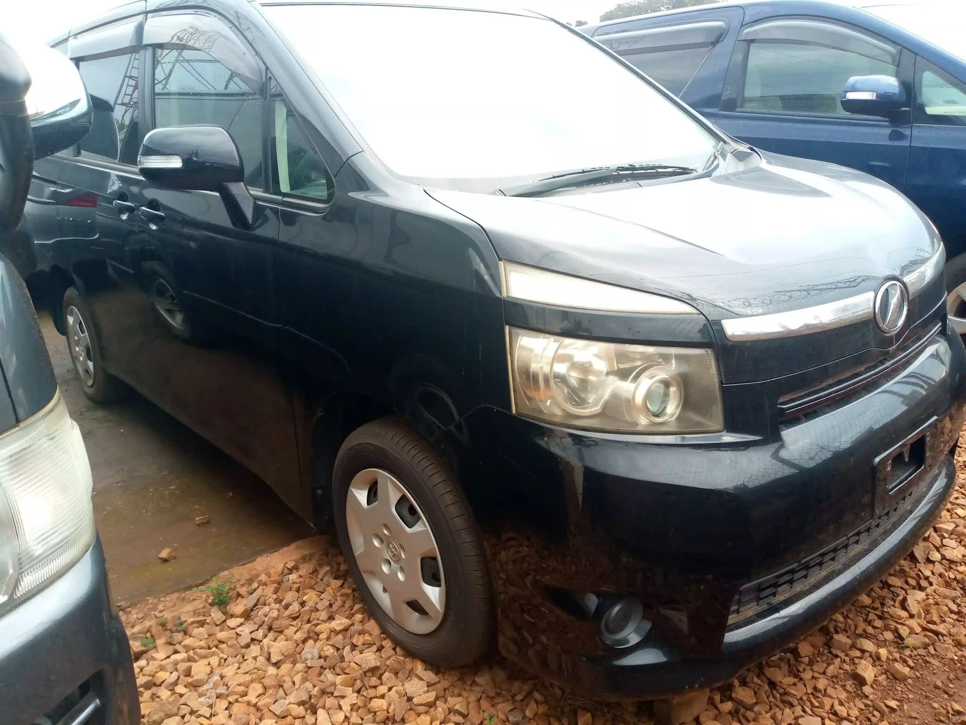 Toyota Voxy  - 2008
