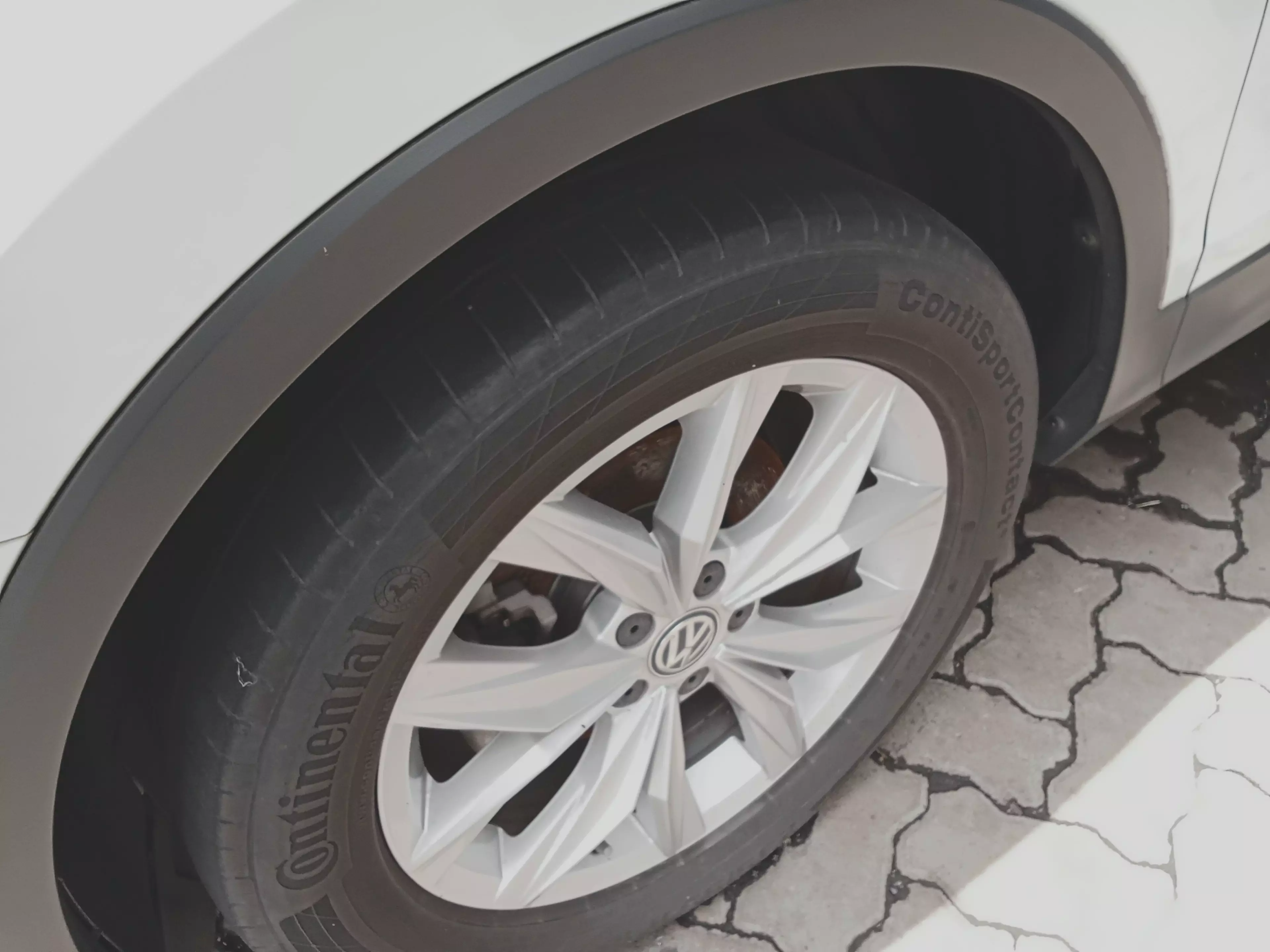 Volkswagen Tiguan   - 2017
