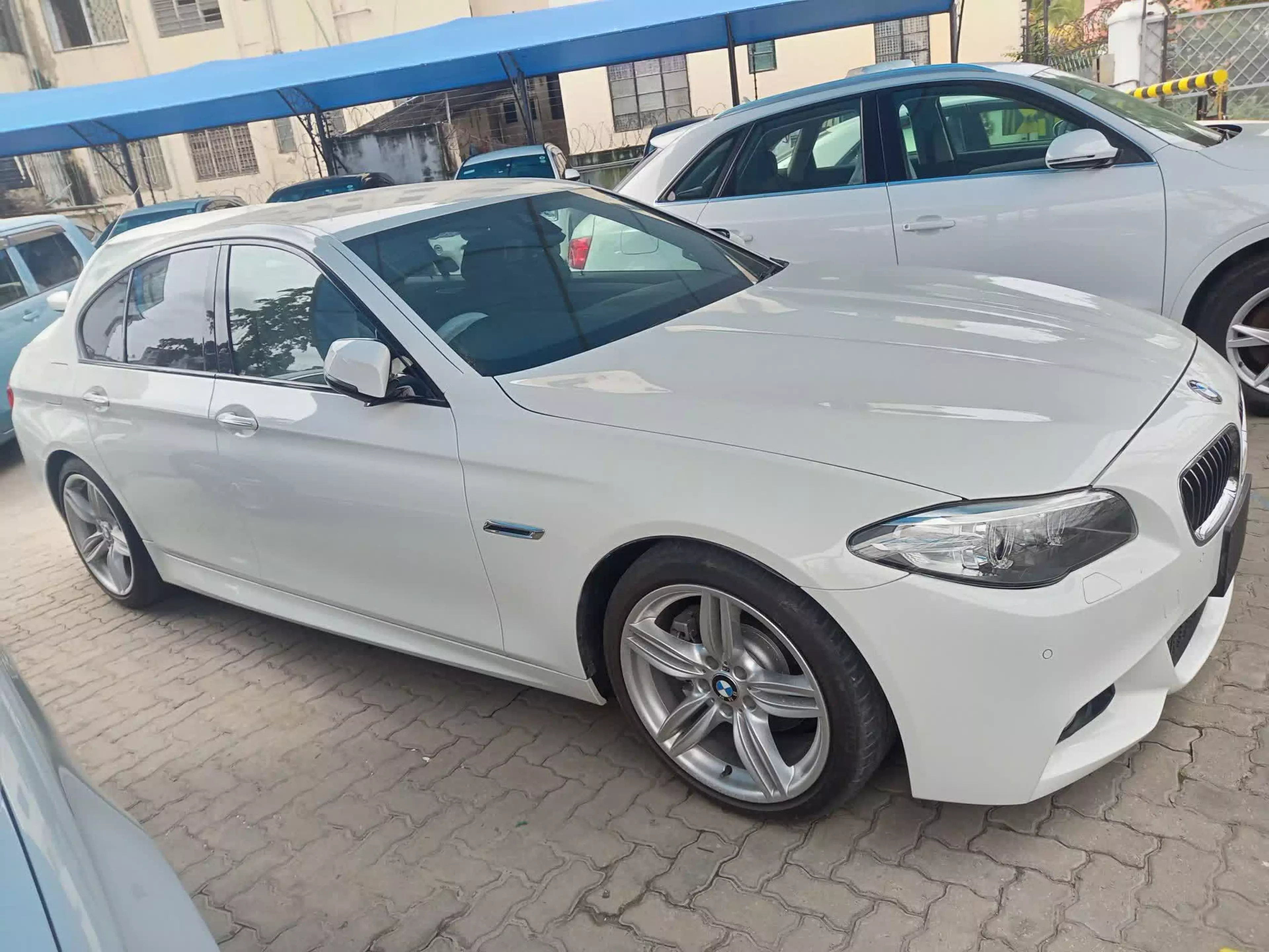 BMW 523I - 2016