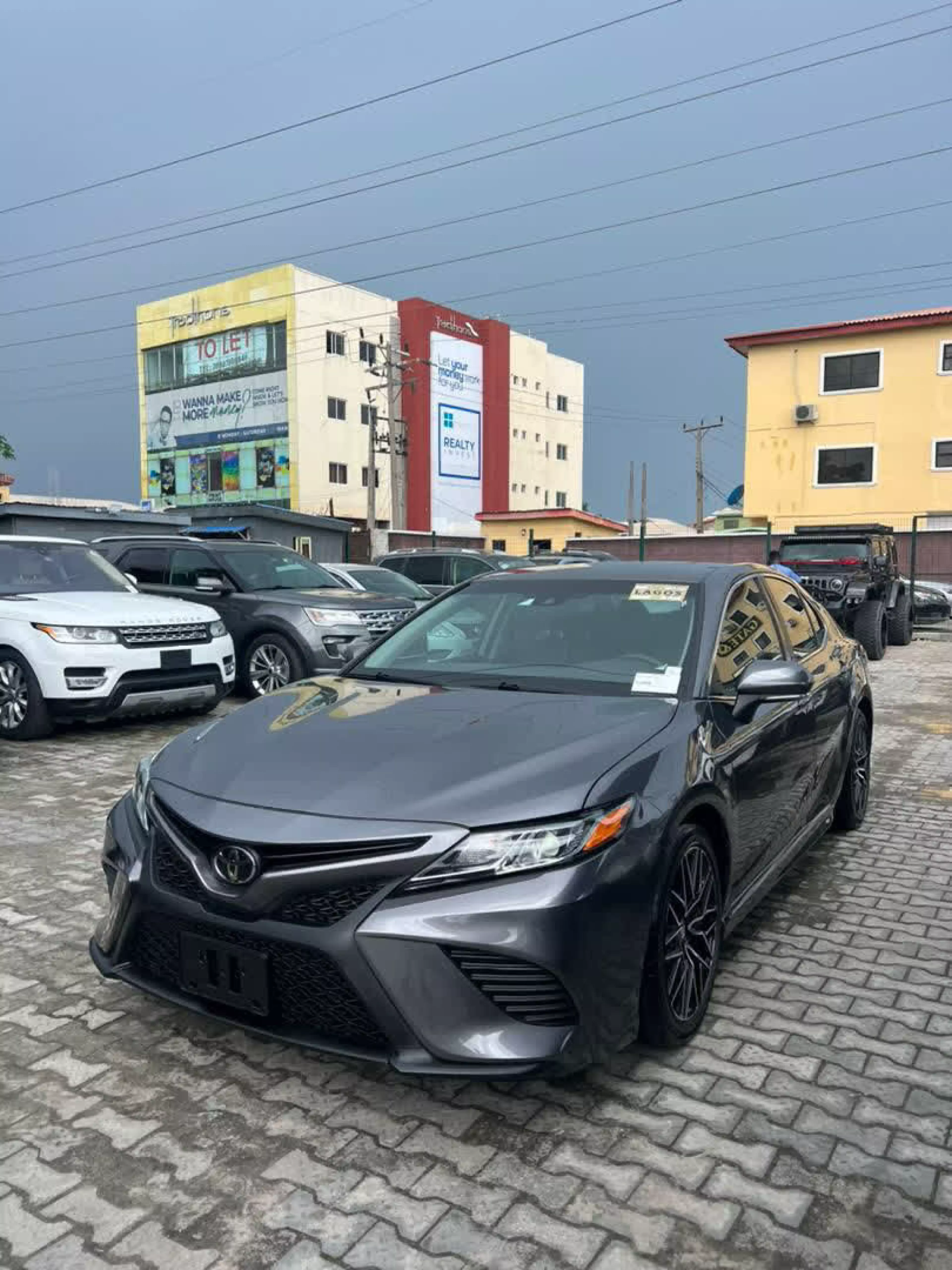Toyota Camry - 2018