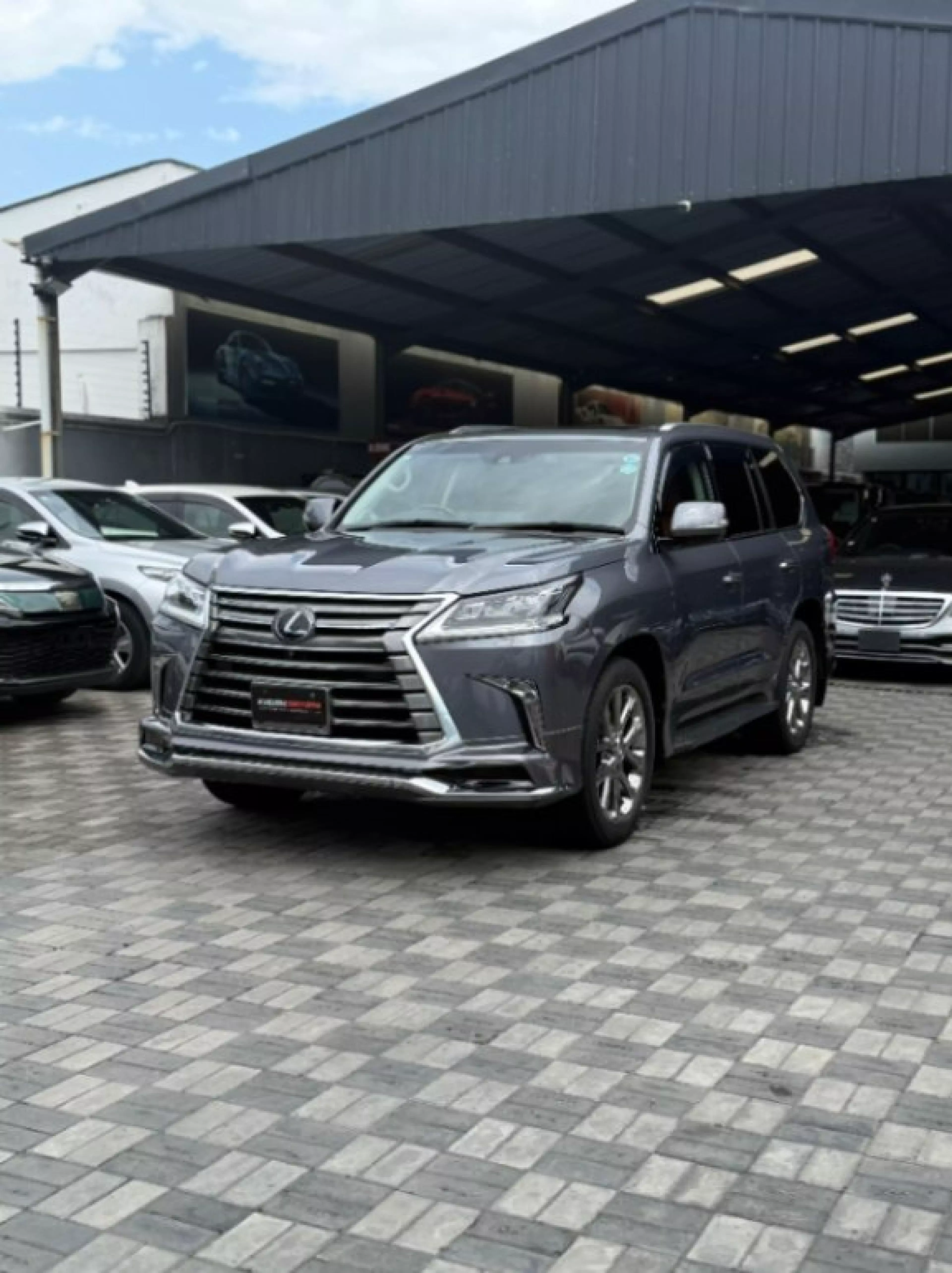 Lexus LX 570 - 2019
