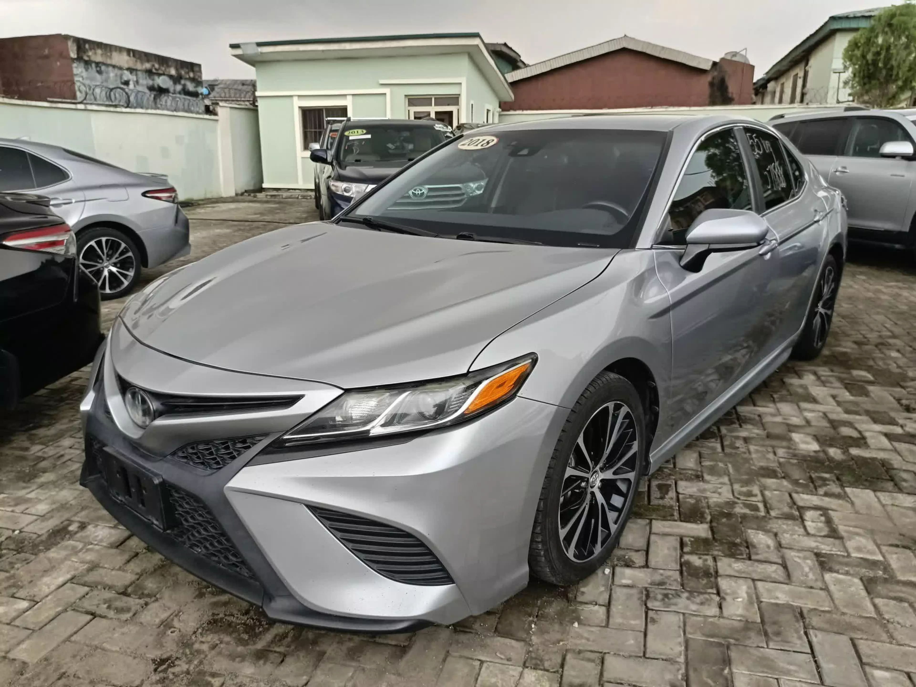 Toyota Camry - 2018
