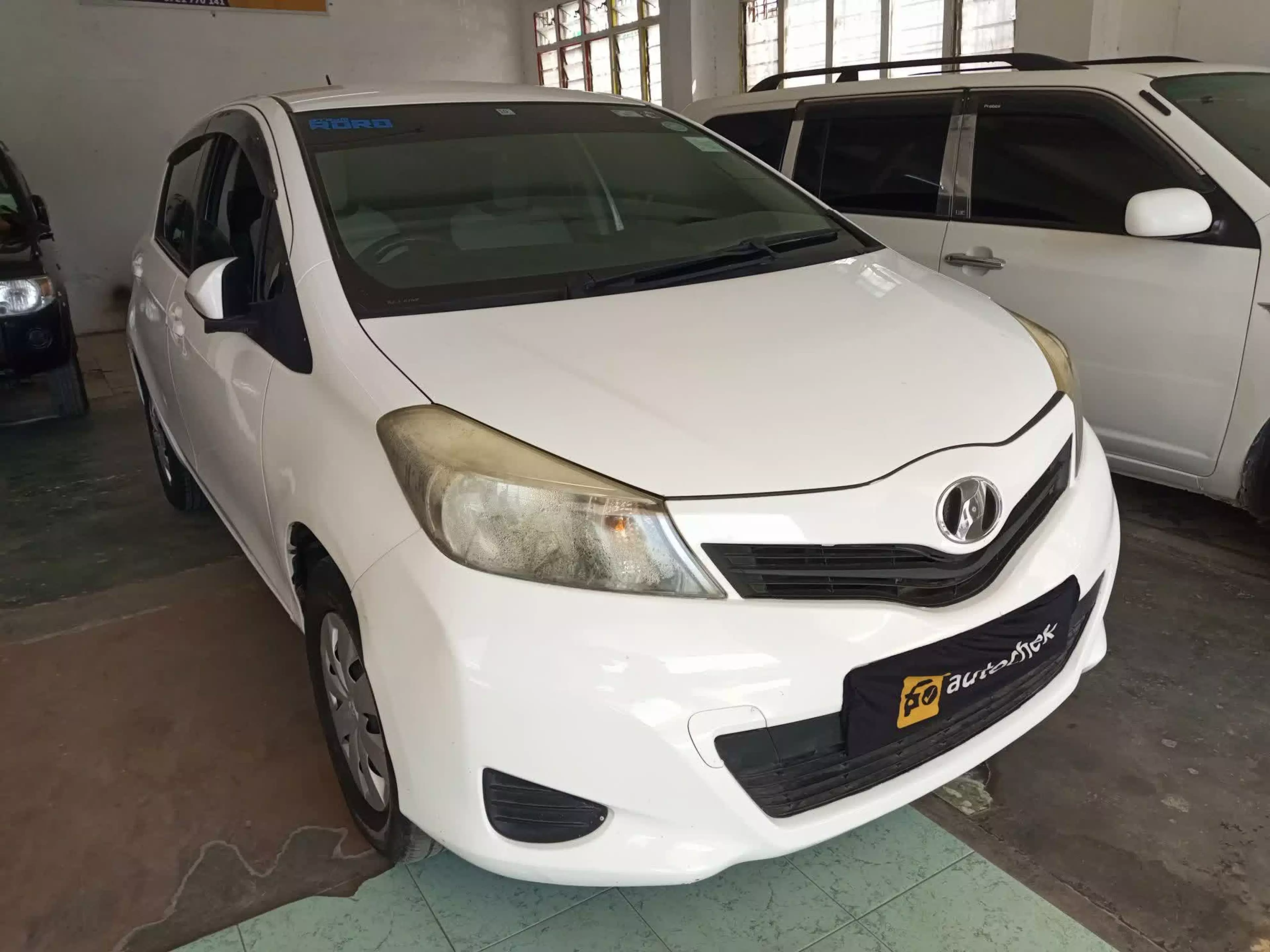 Toyota Vitz - 2012