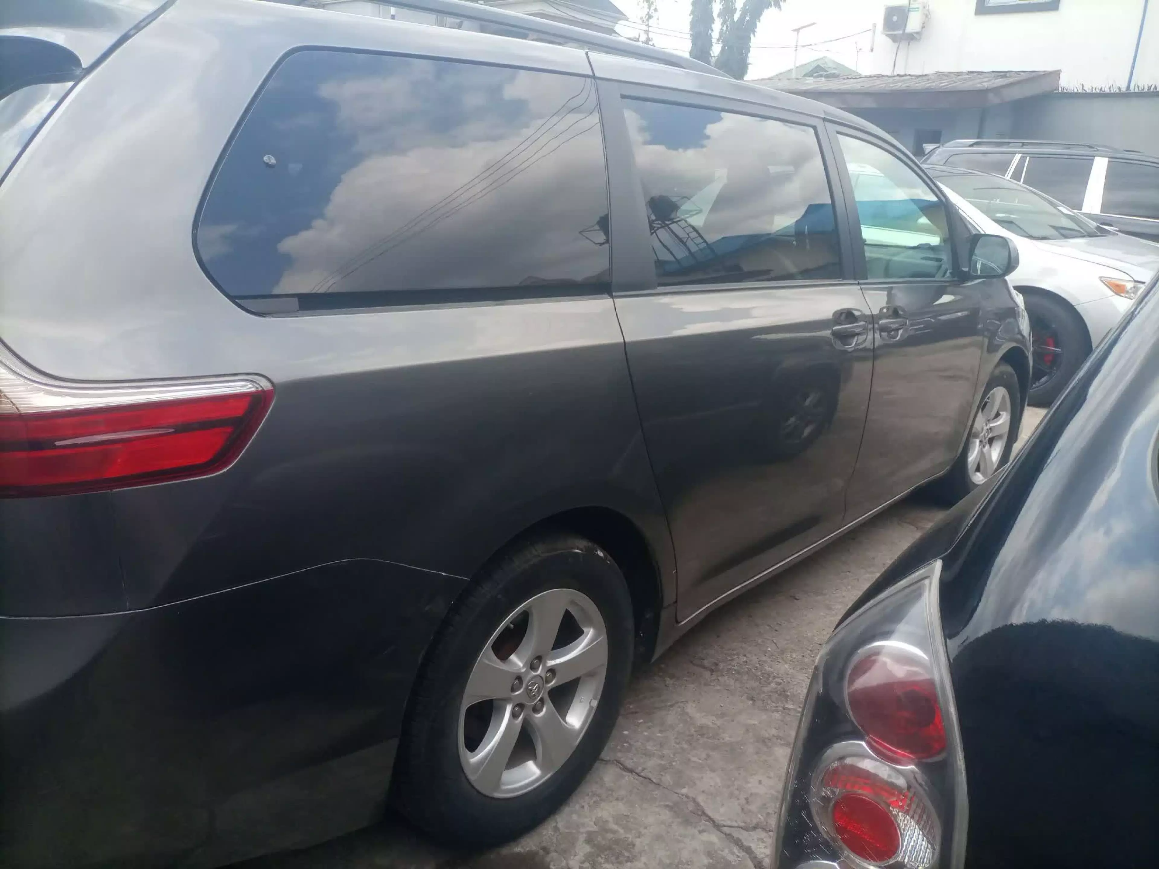 Toyota Sienna   - 2017