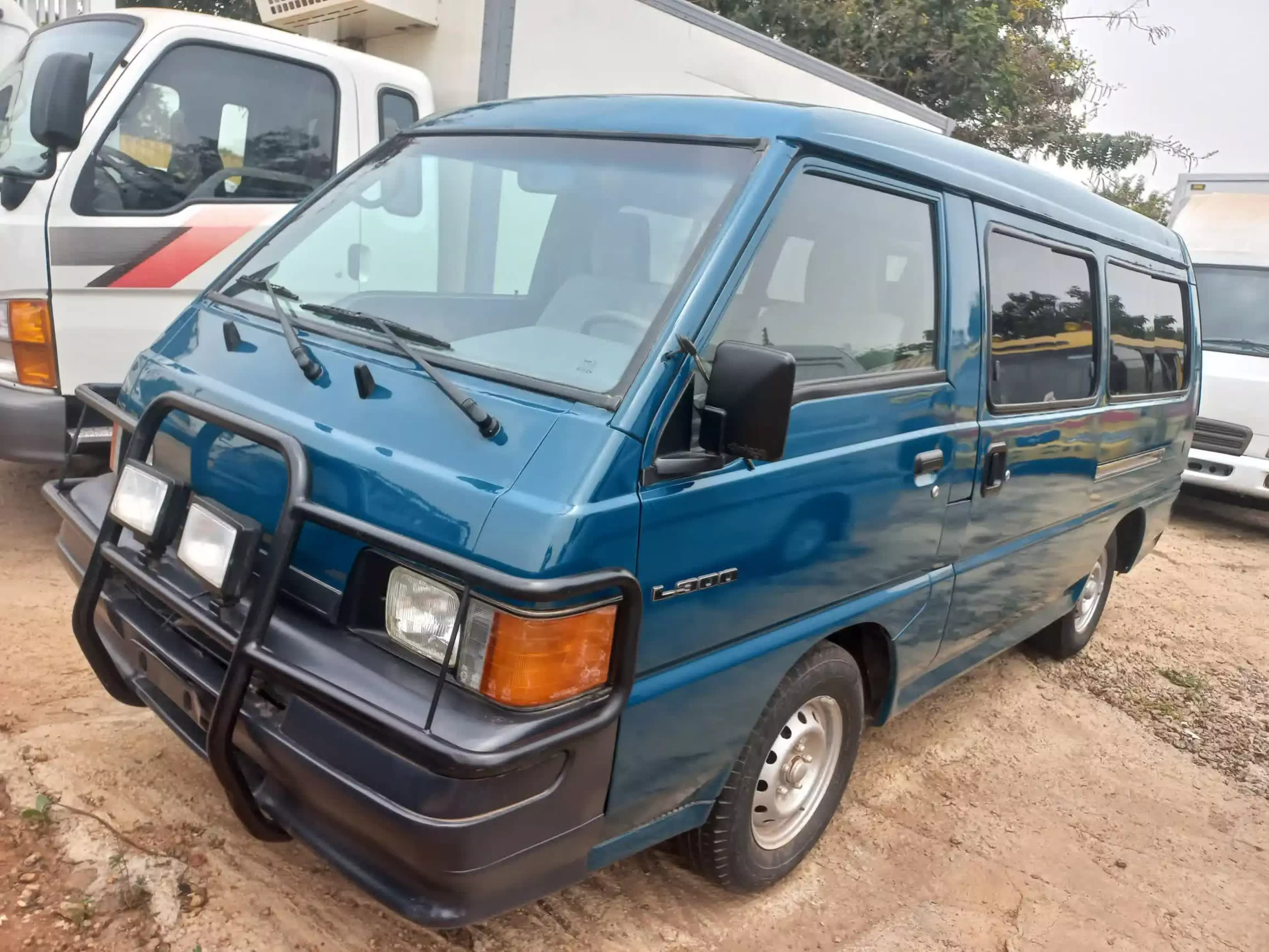Mitsubishi L300 - 2000