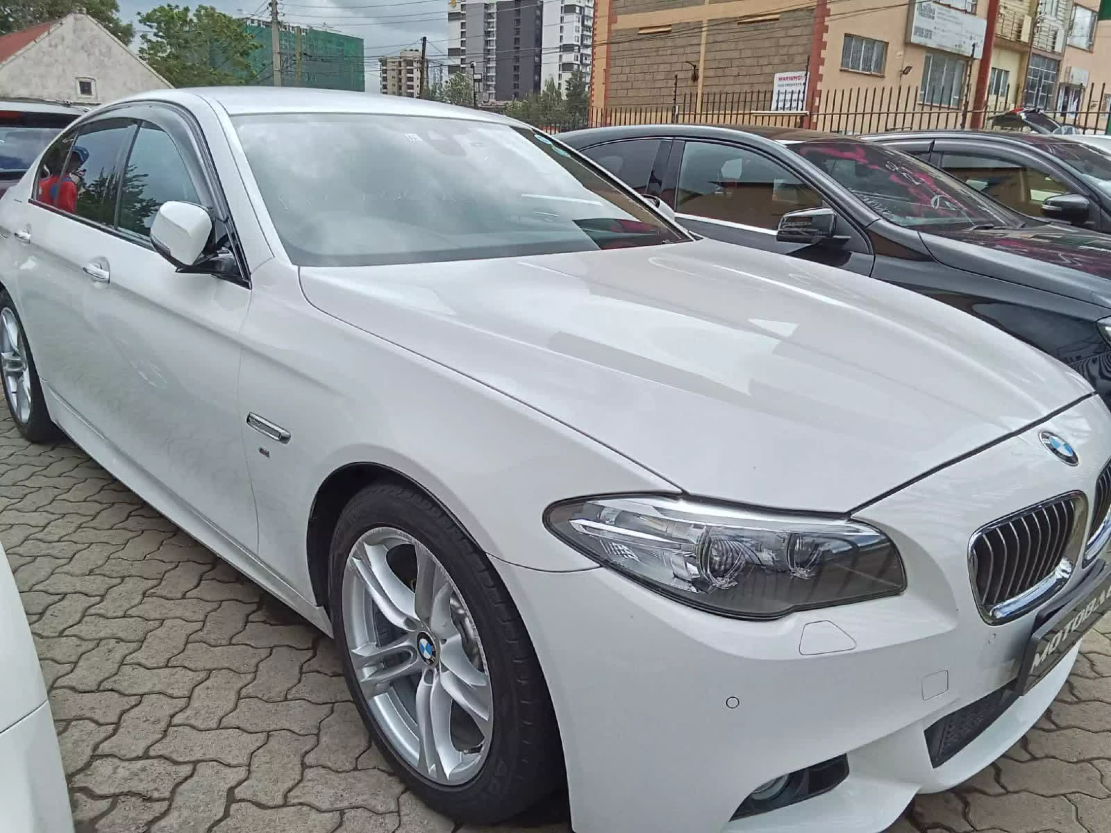 BMW 523I - 2016