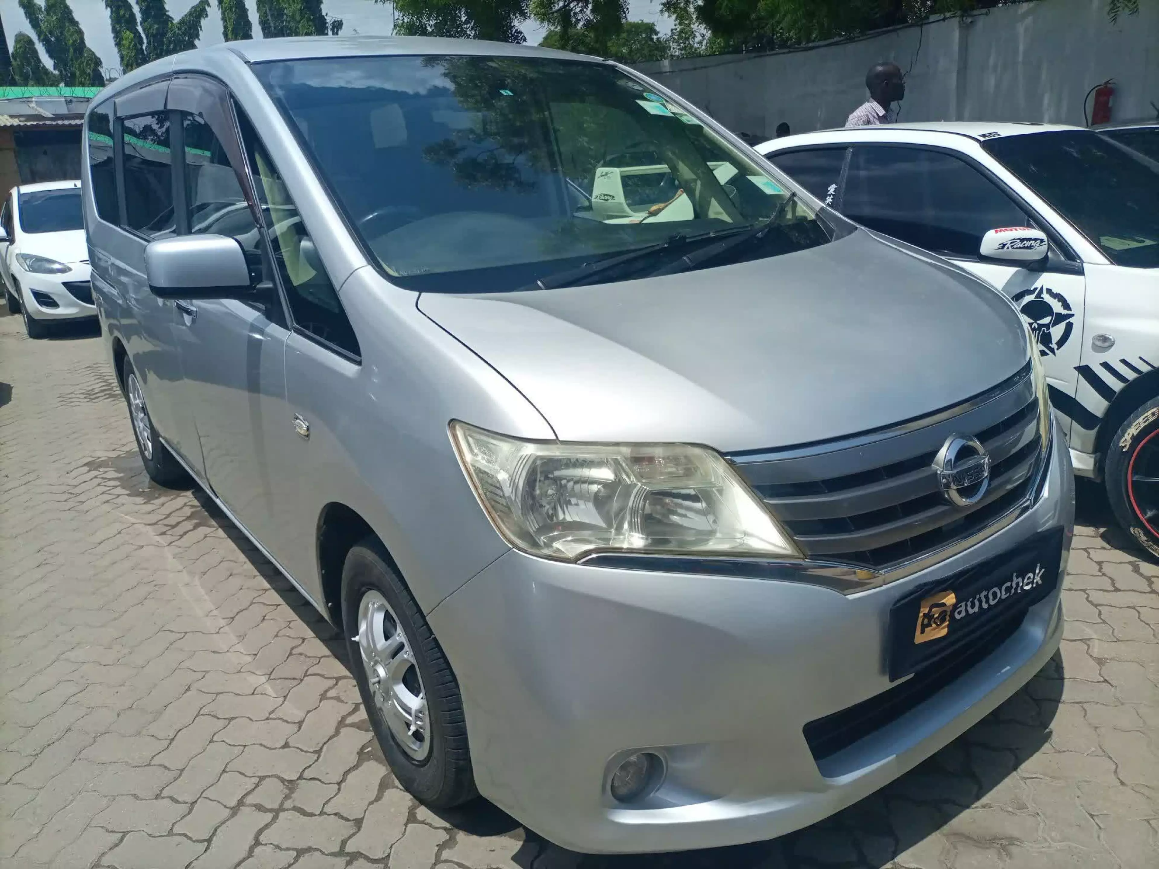 Nissan Serena - 2010
