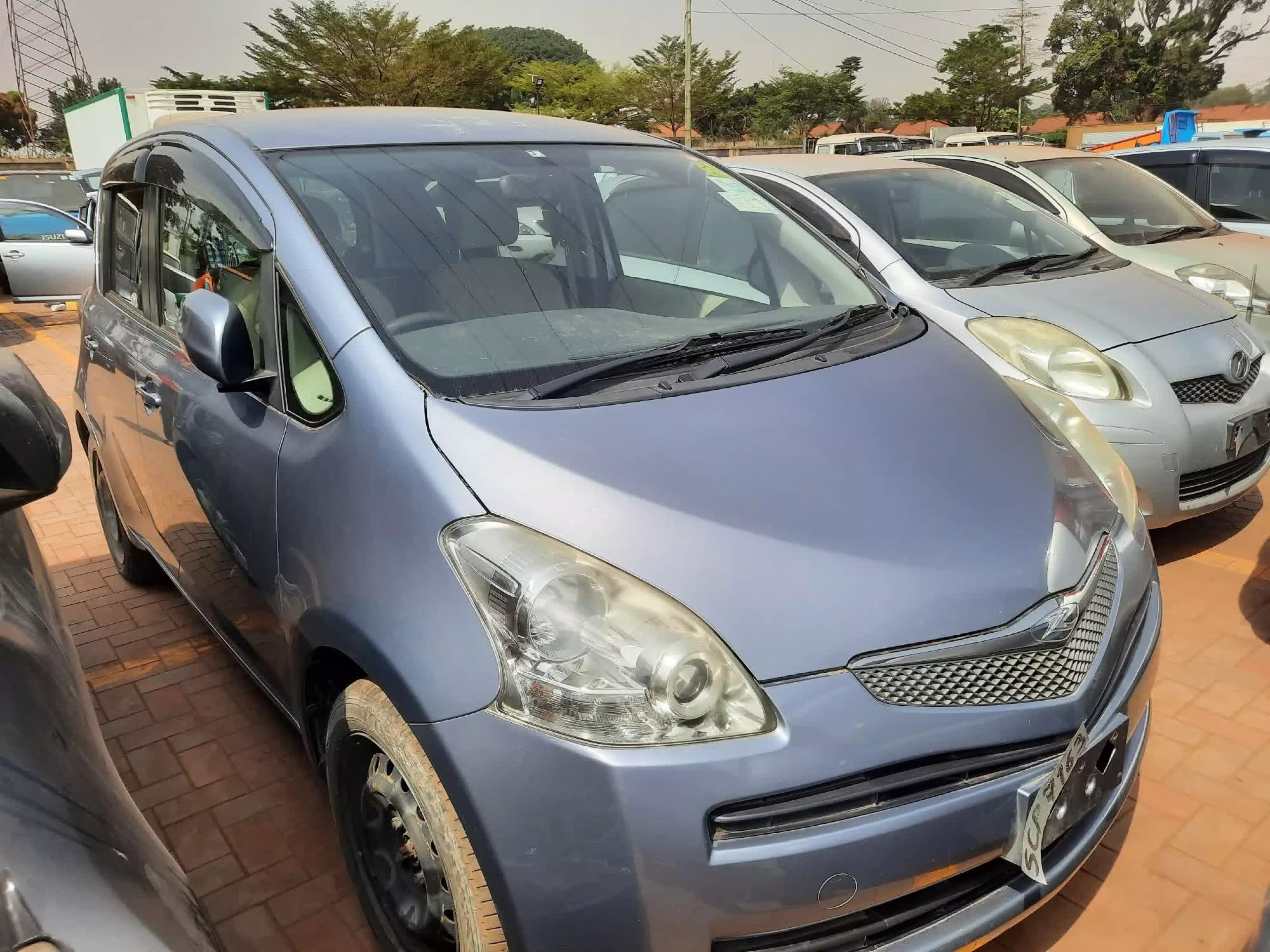 Toyota Ractis - 2009