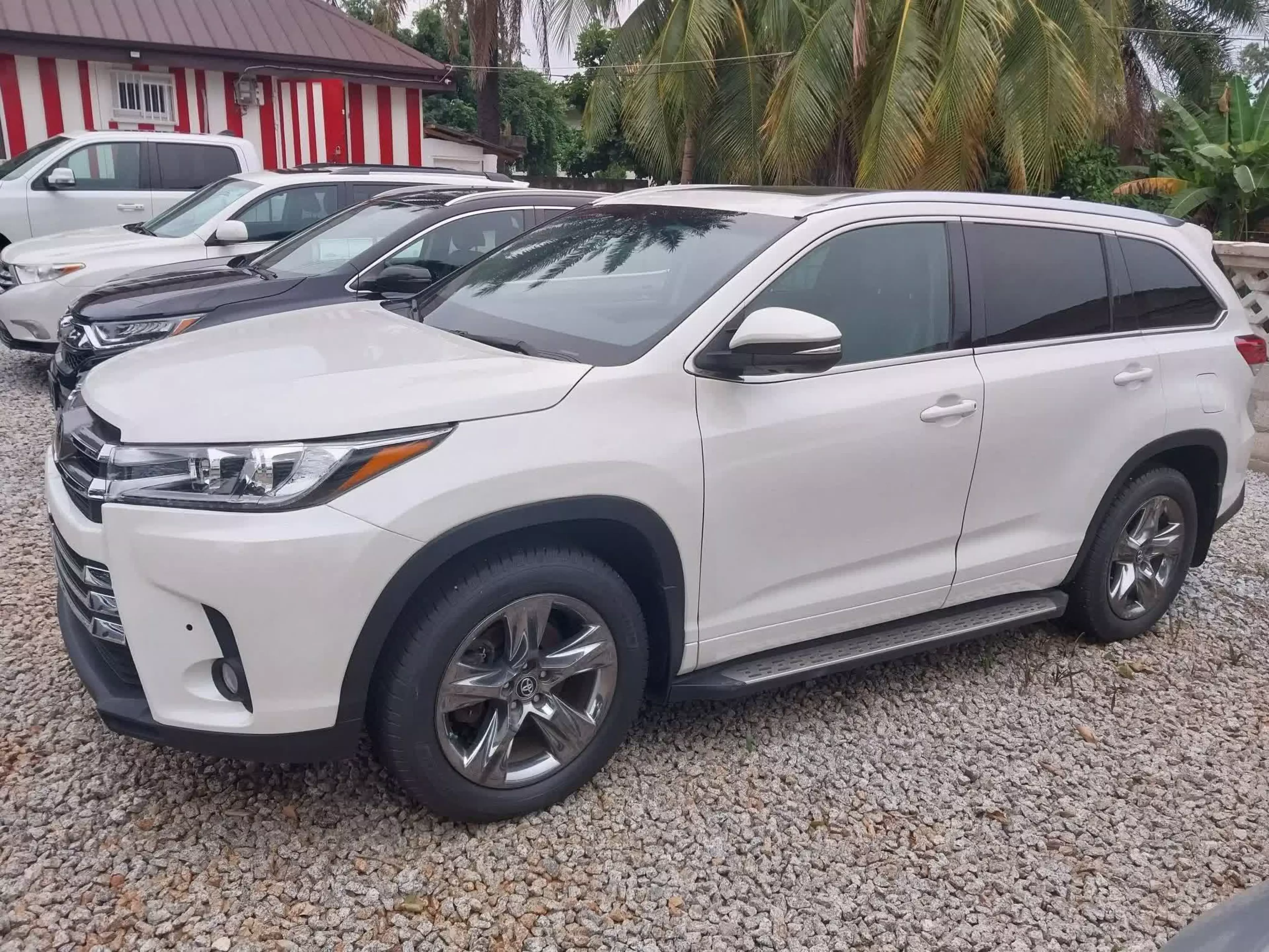 Toyota Highlander   - 2017