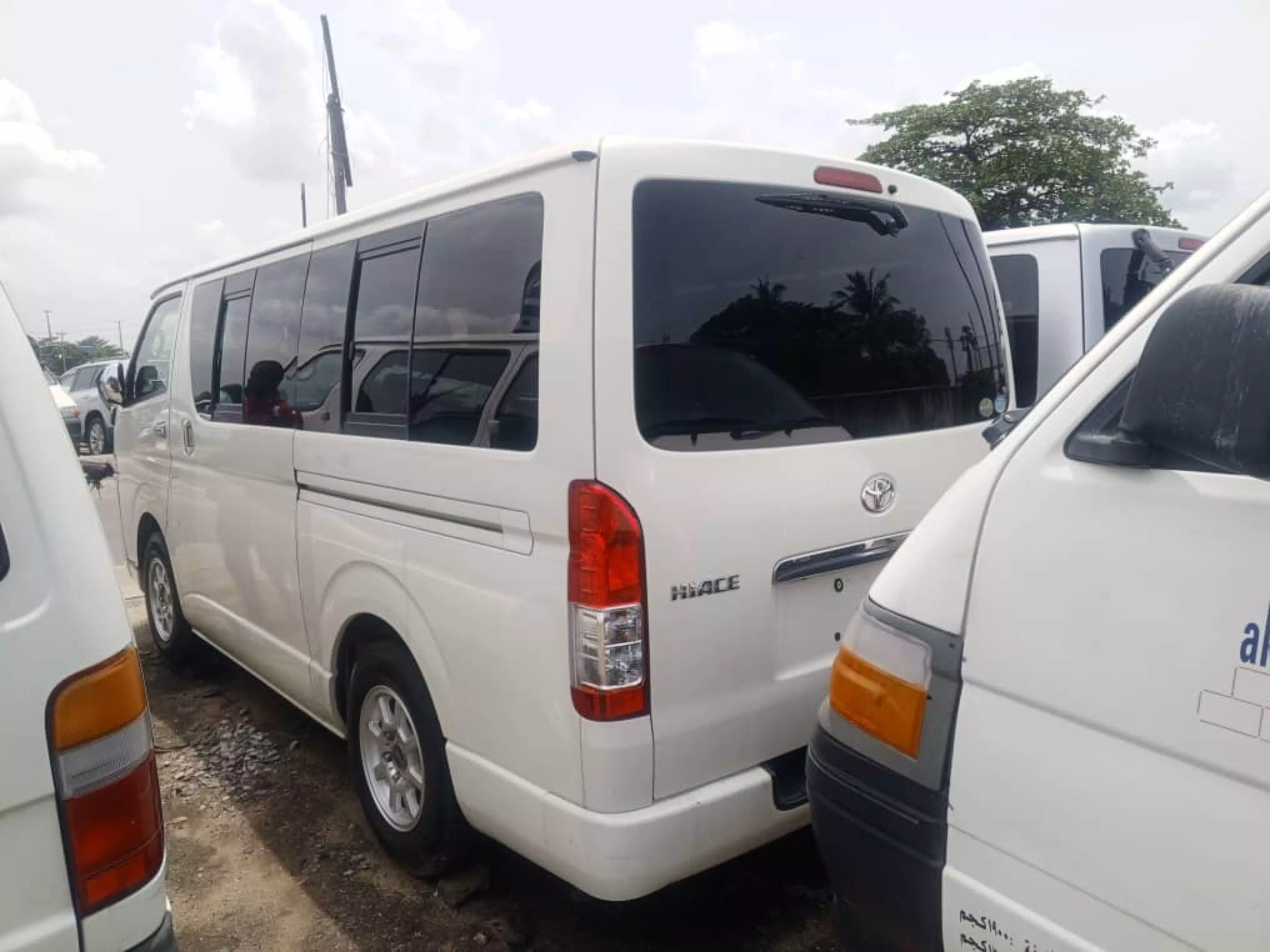 Toyota Hiace   - 2015