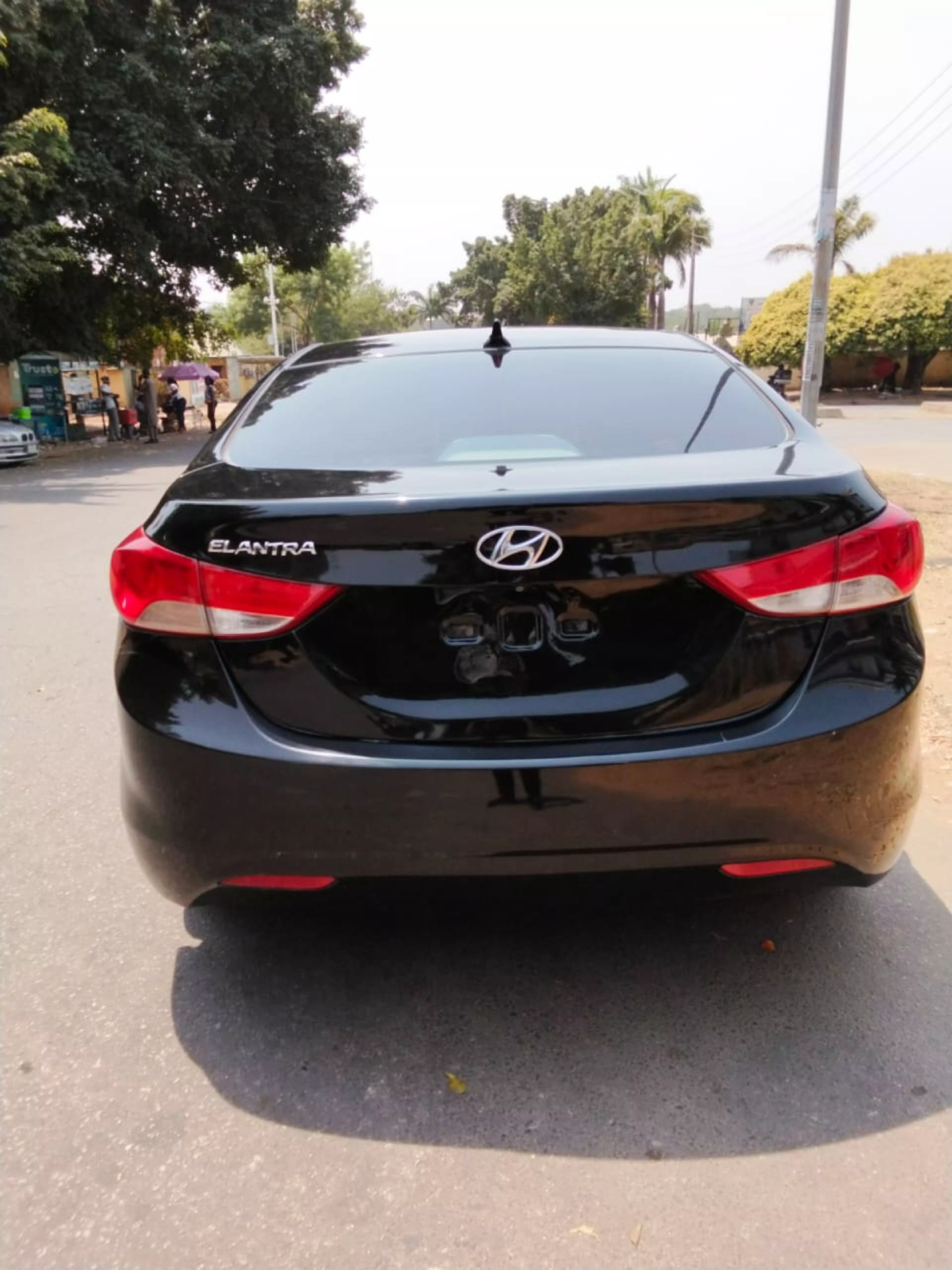 Hyundai Elantra   - 2011