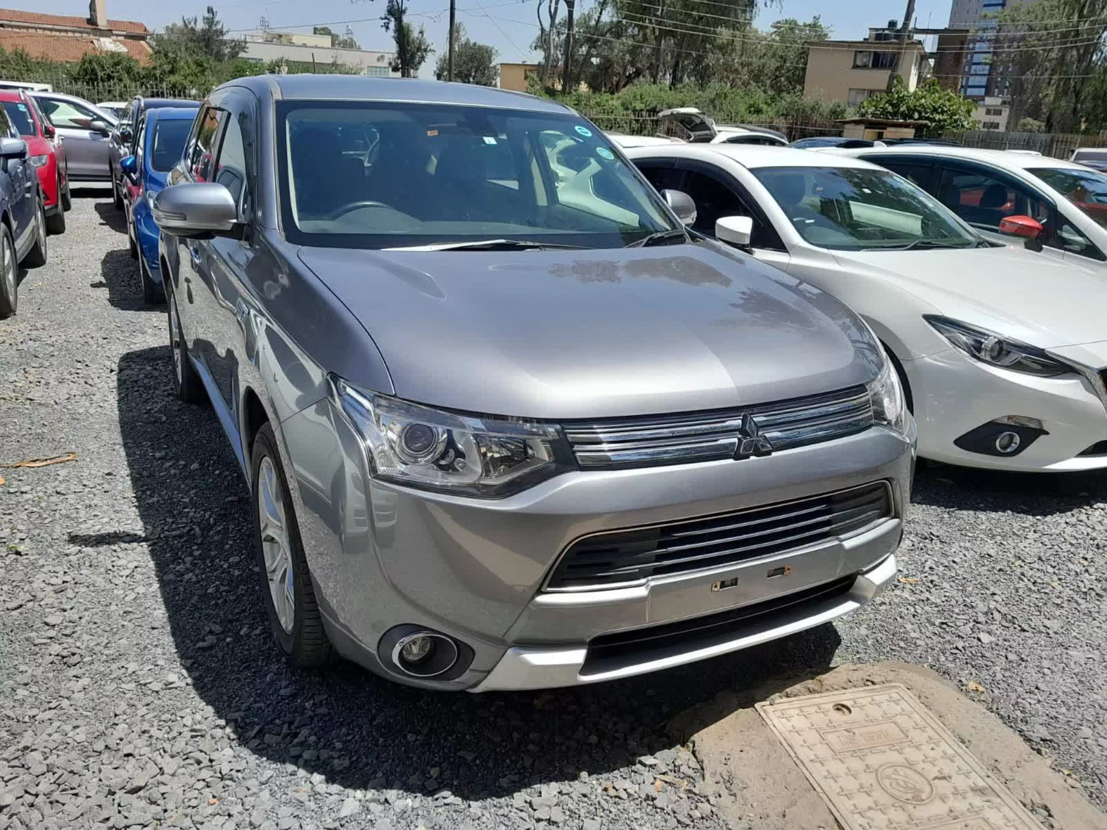 Mitsubishi Outlander hybrid  - 2015
