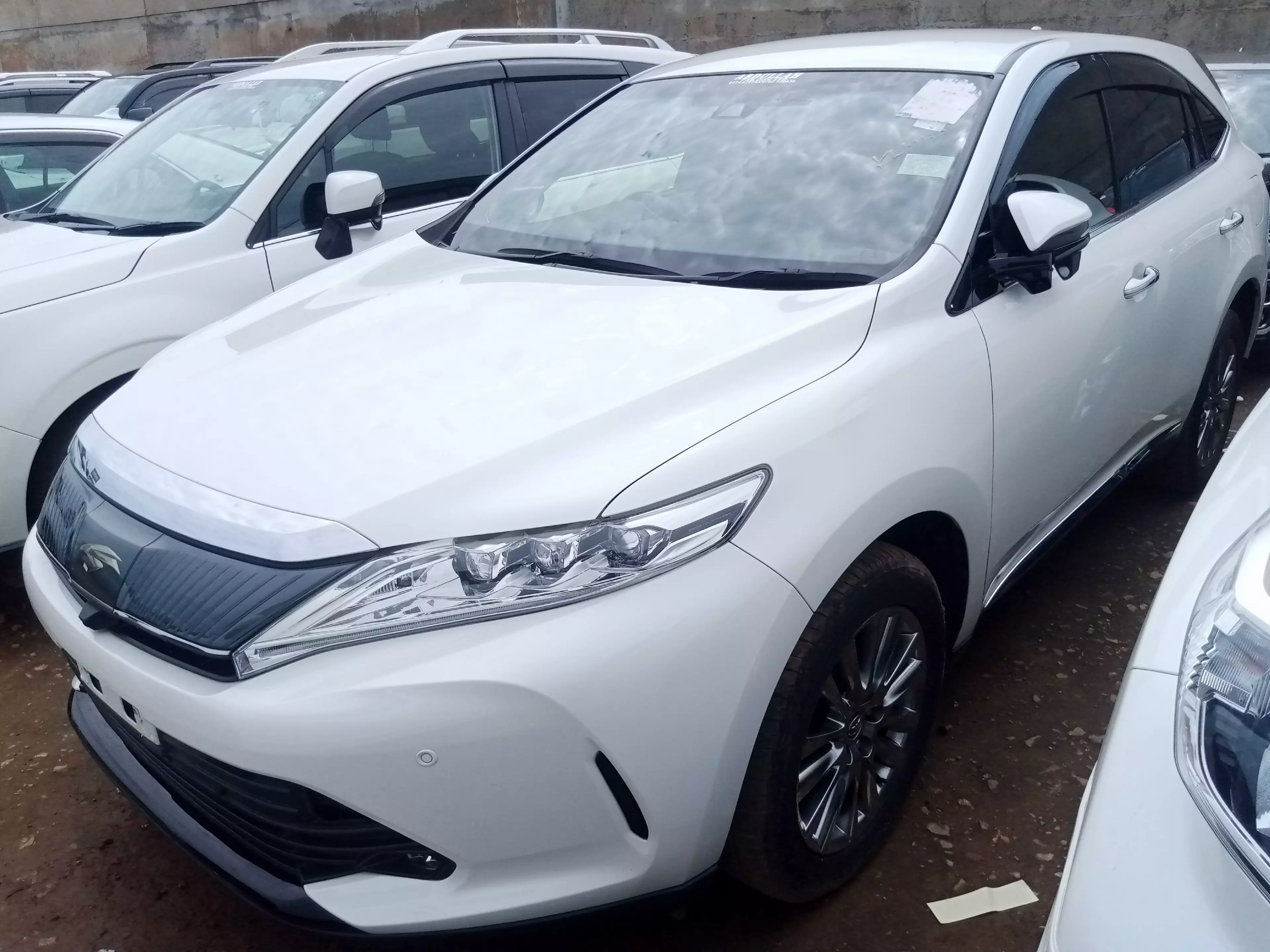 Toyota Harrier   - 2017