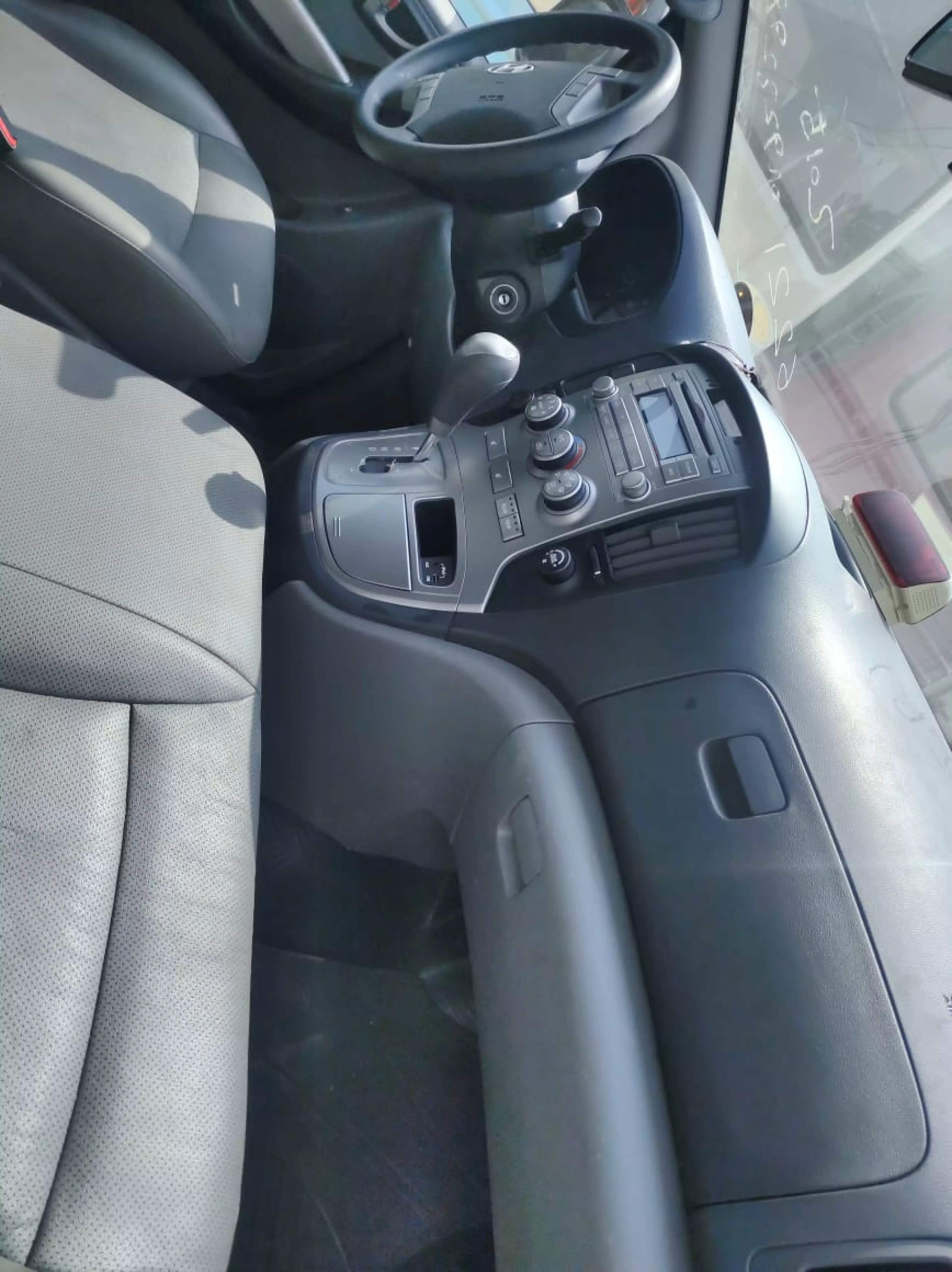 Hyundai H-1 Starex   - 2012