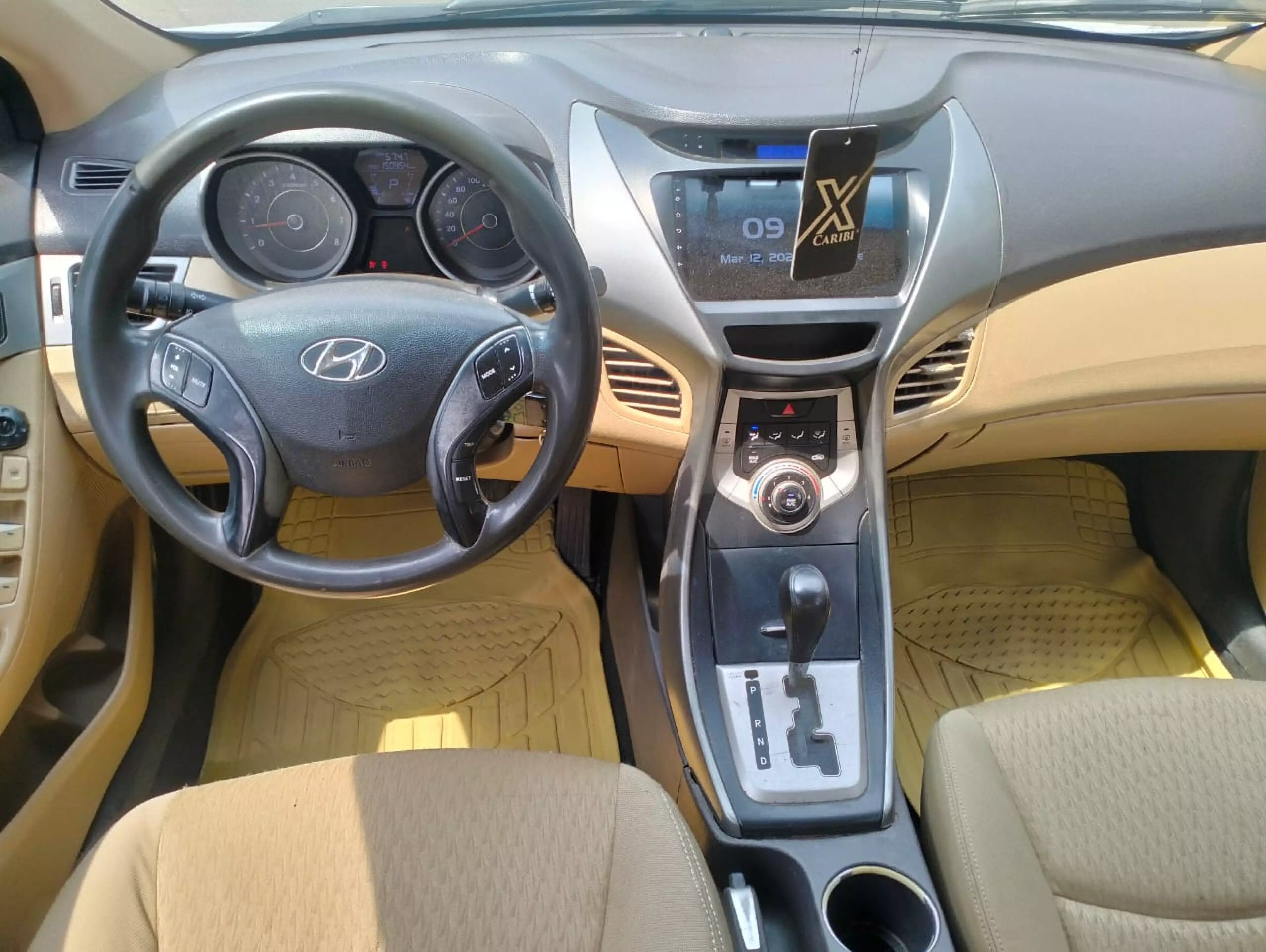 Hyundai Elantra   - 2012