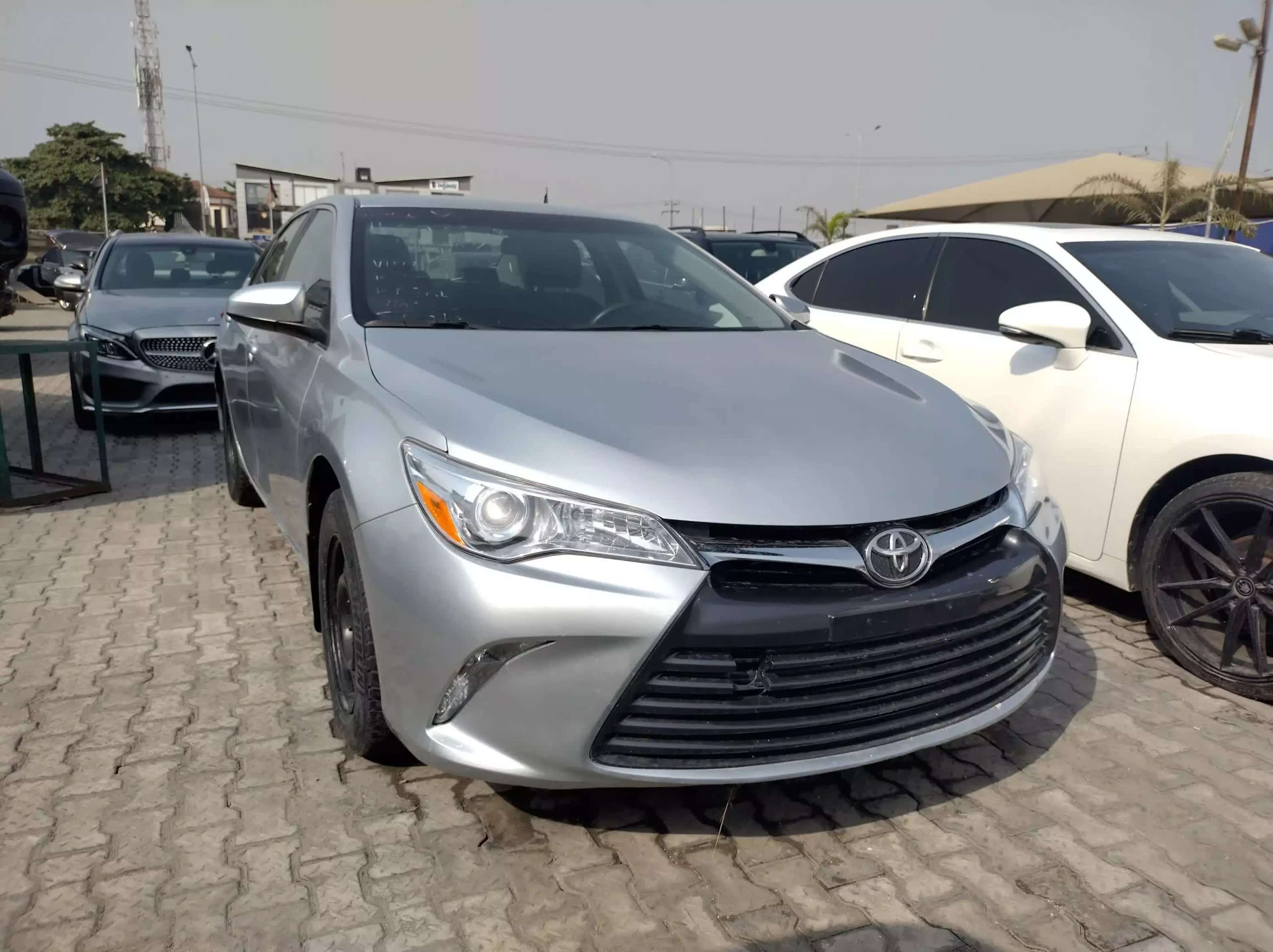 Toyota Camry - 2017