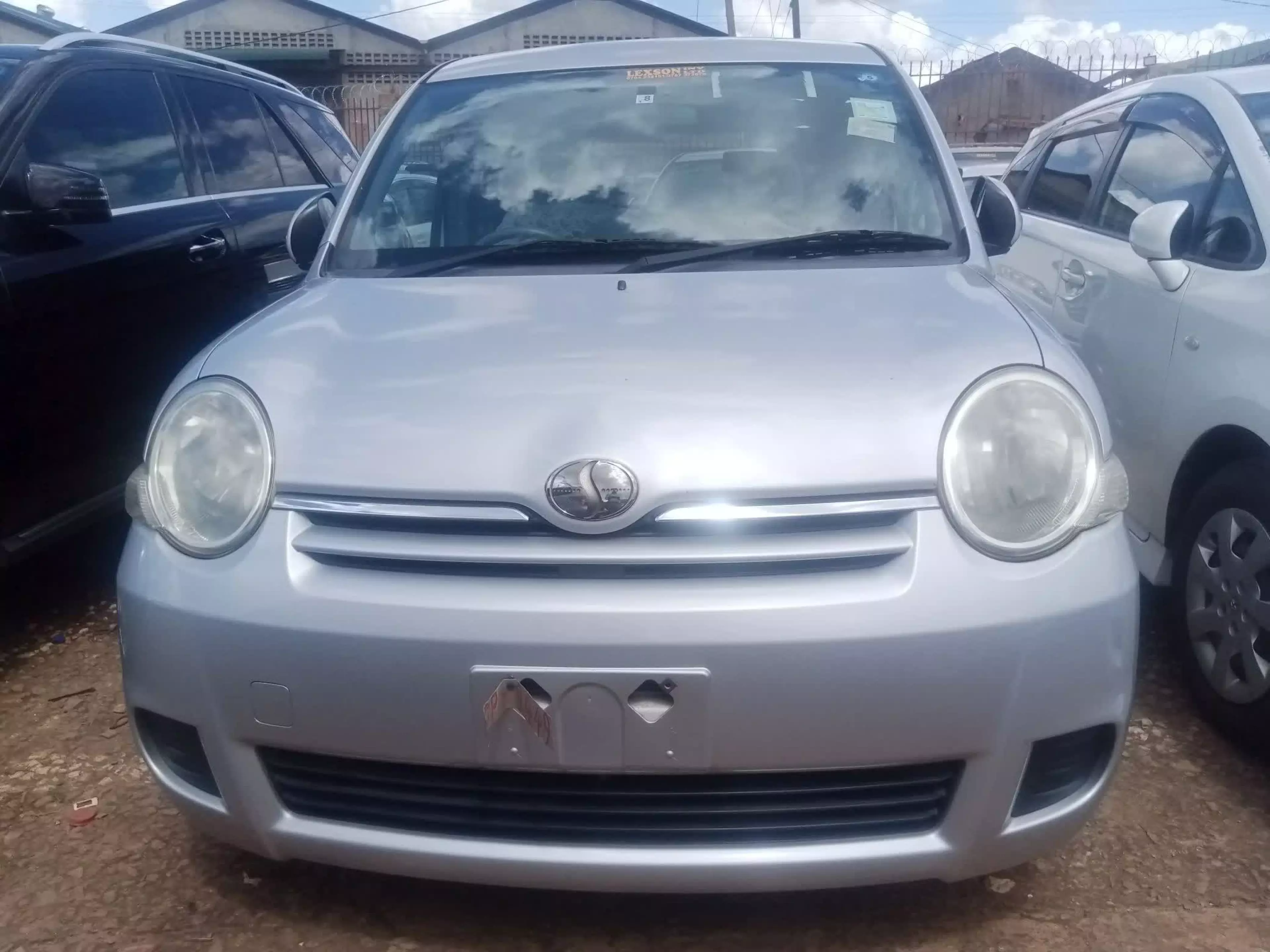 Toyota Sienta   - 2010