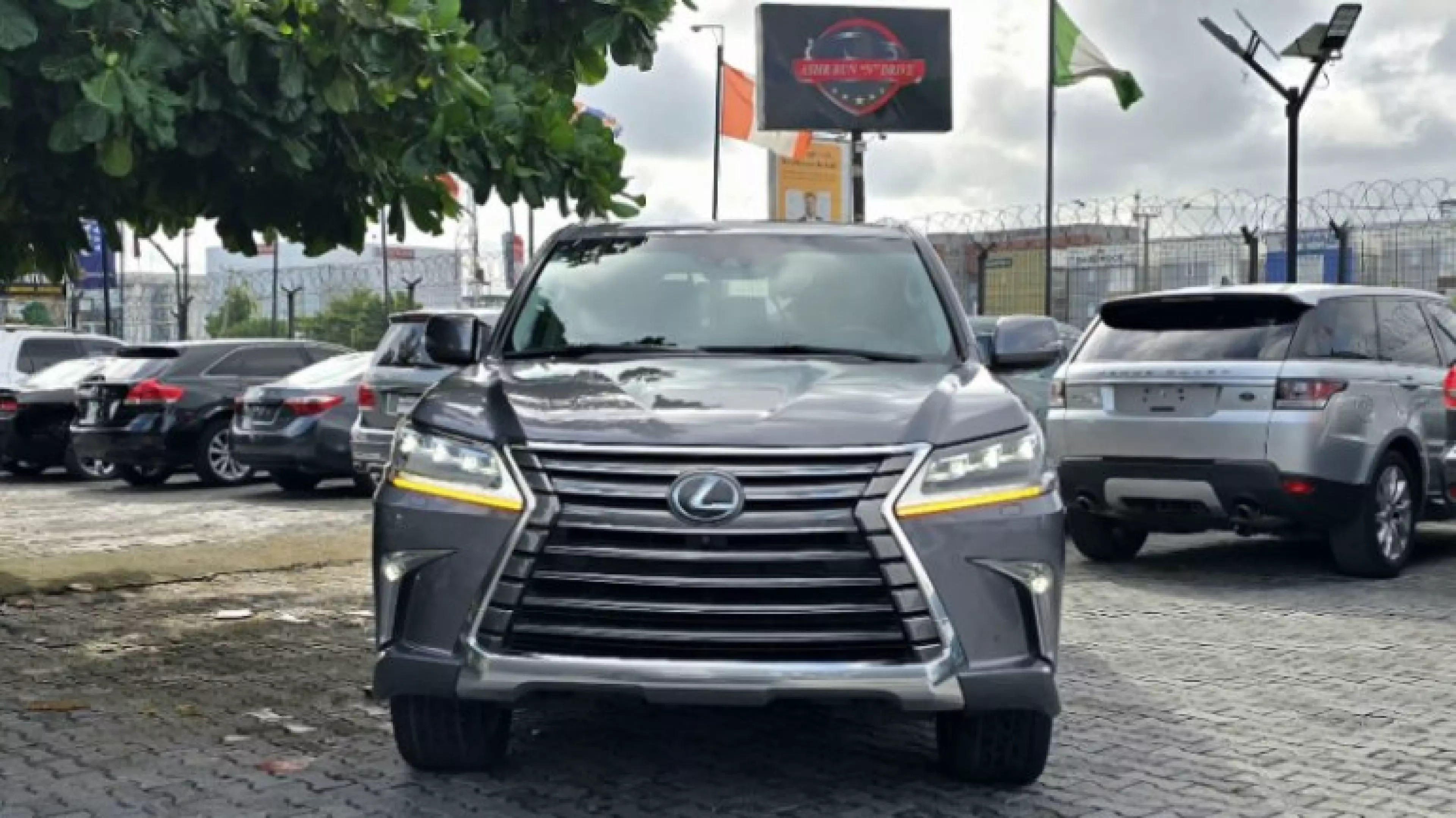 Lexus 570 - 2016