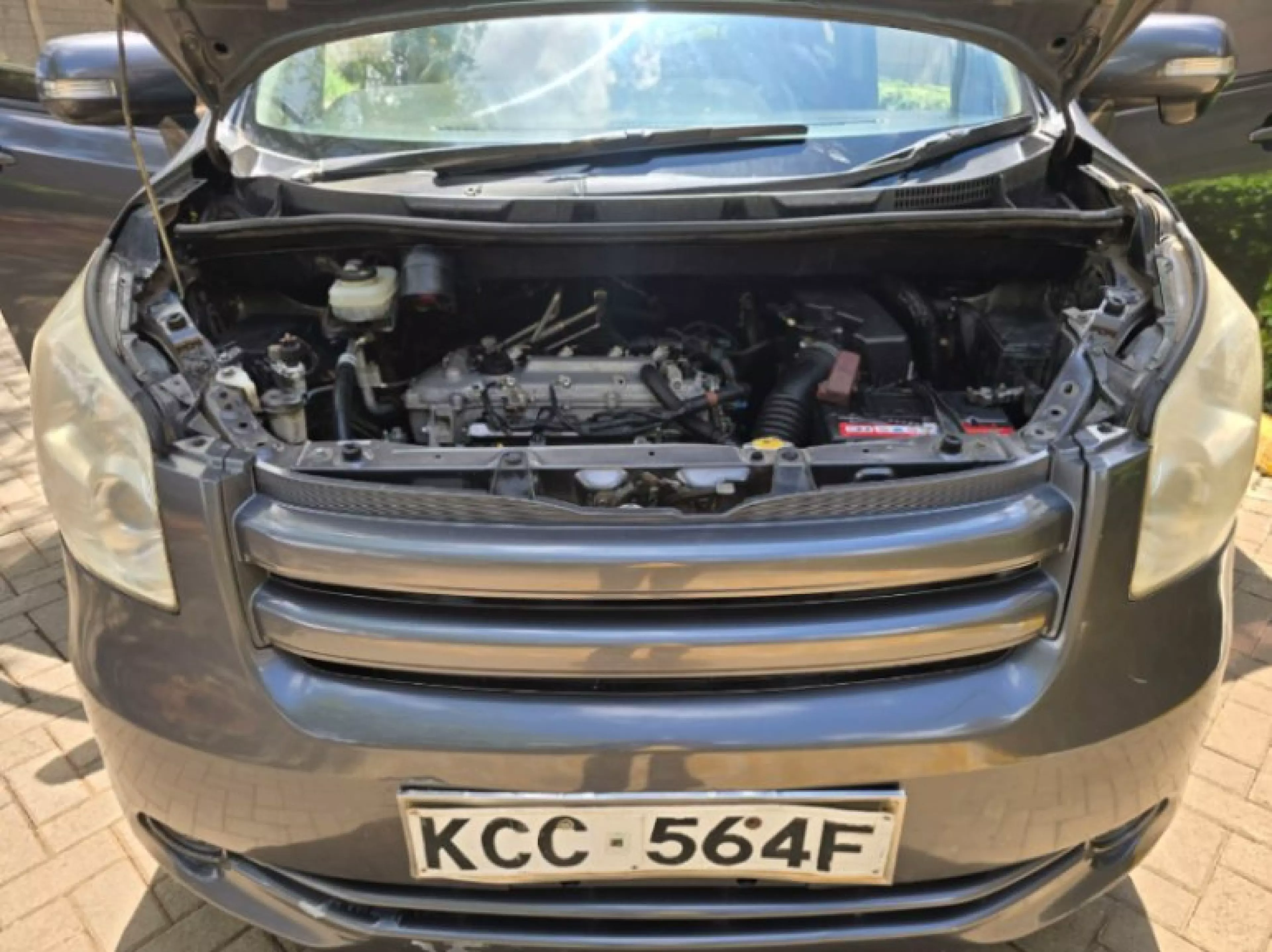 Toyota Noah - 2013