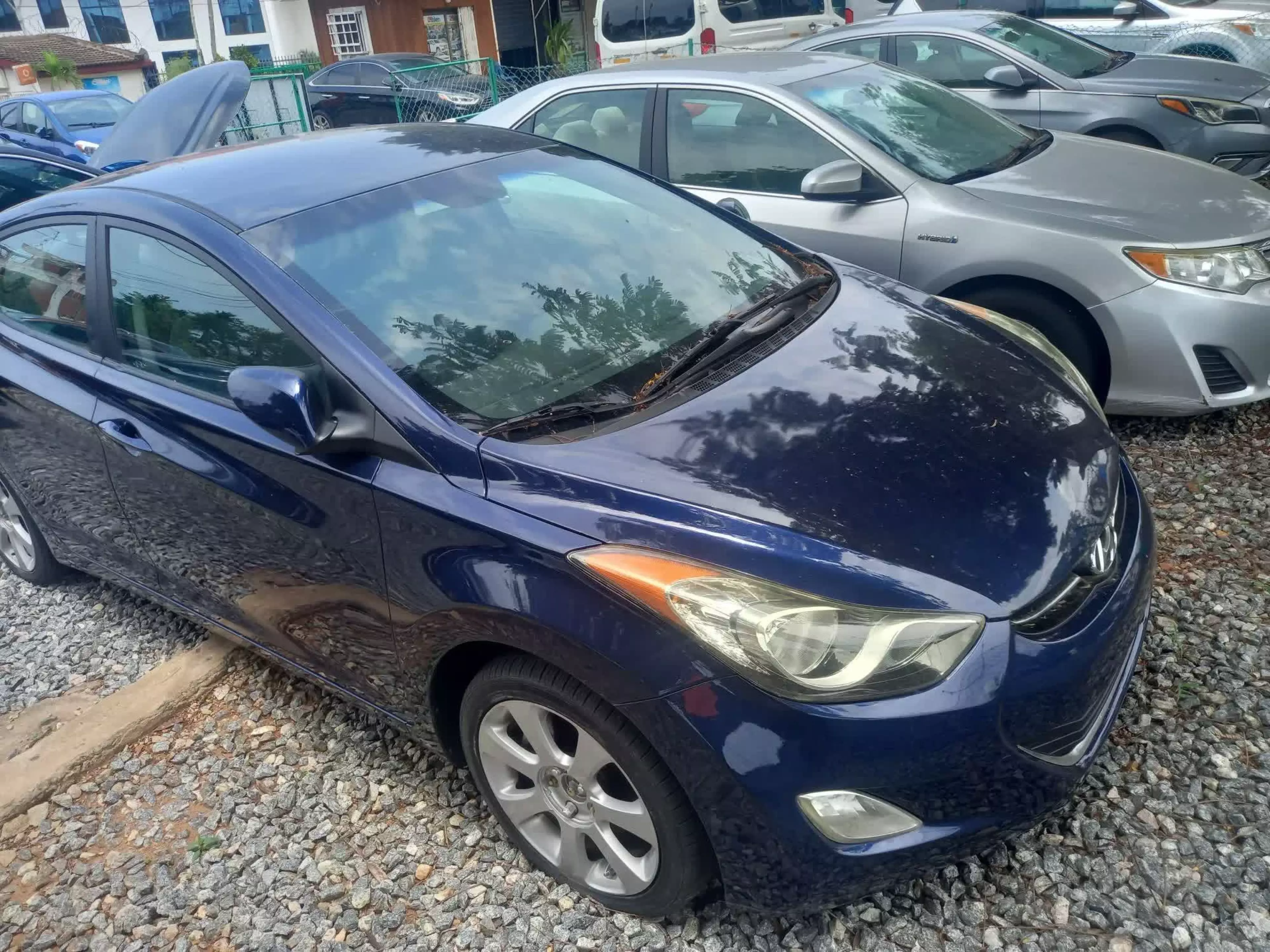 Hyundai Elantra   - 2011