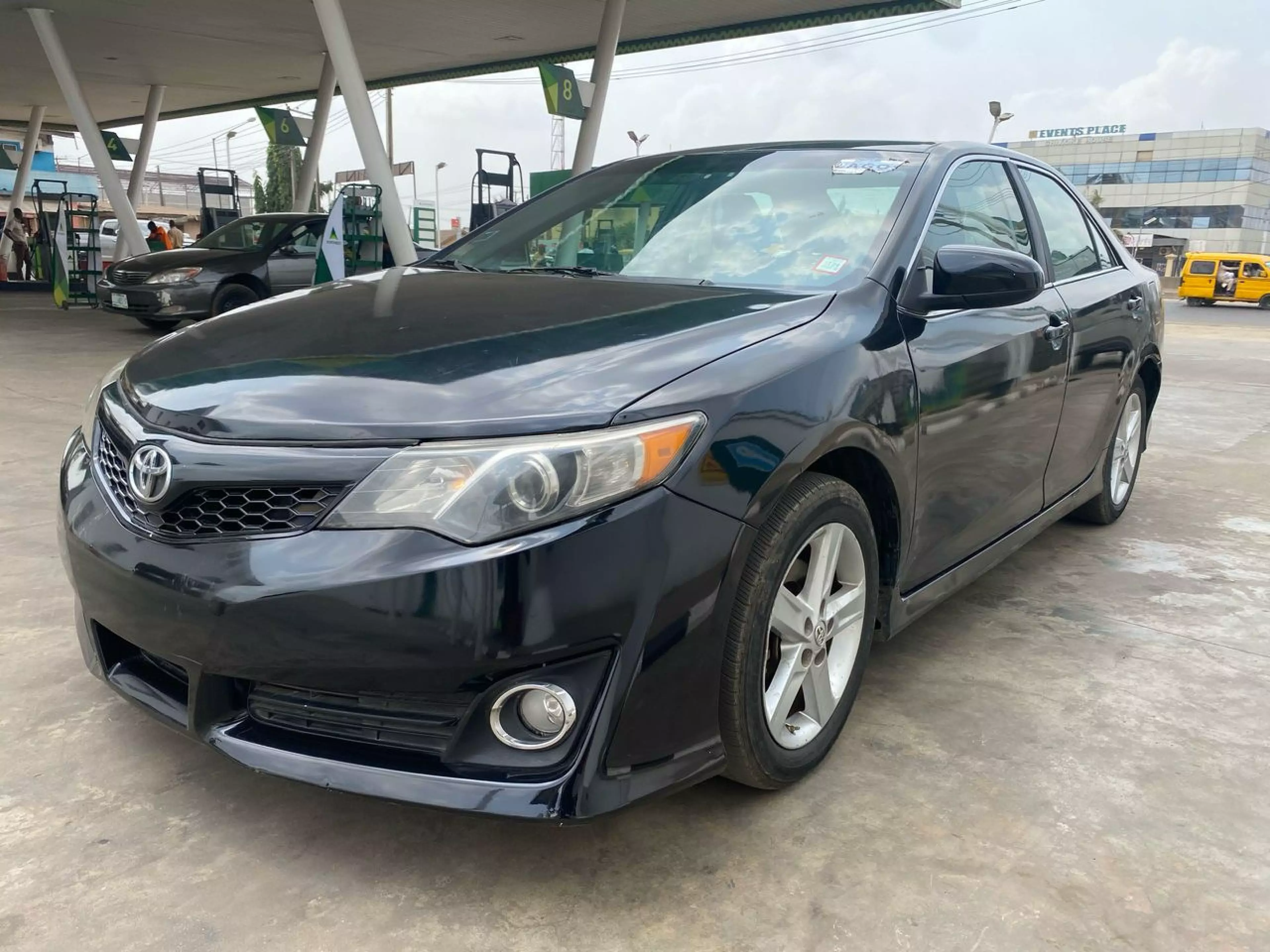 Toyota Camry   - 2014