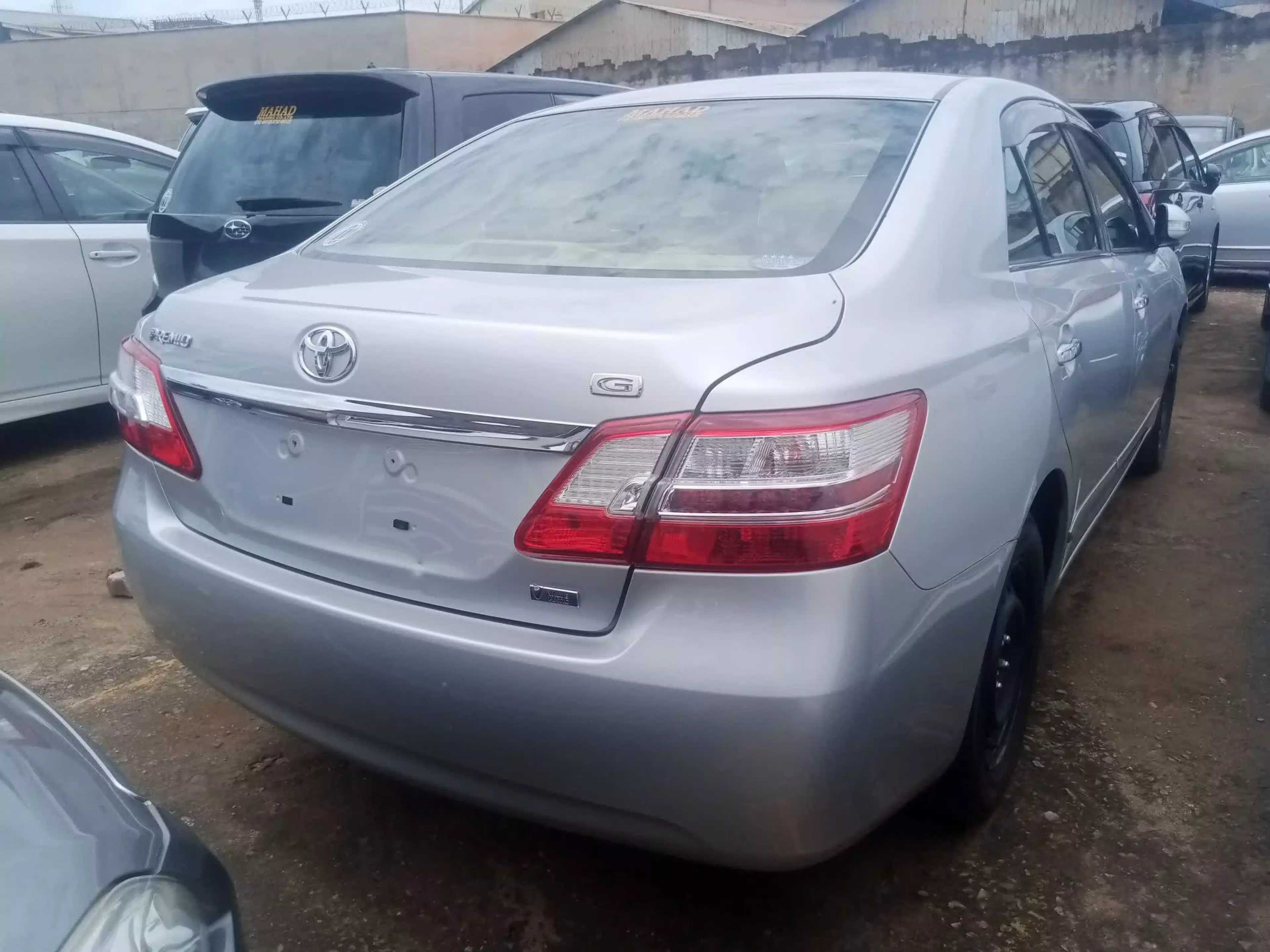 Toyota Premio    - 2012