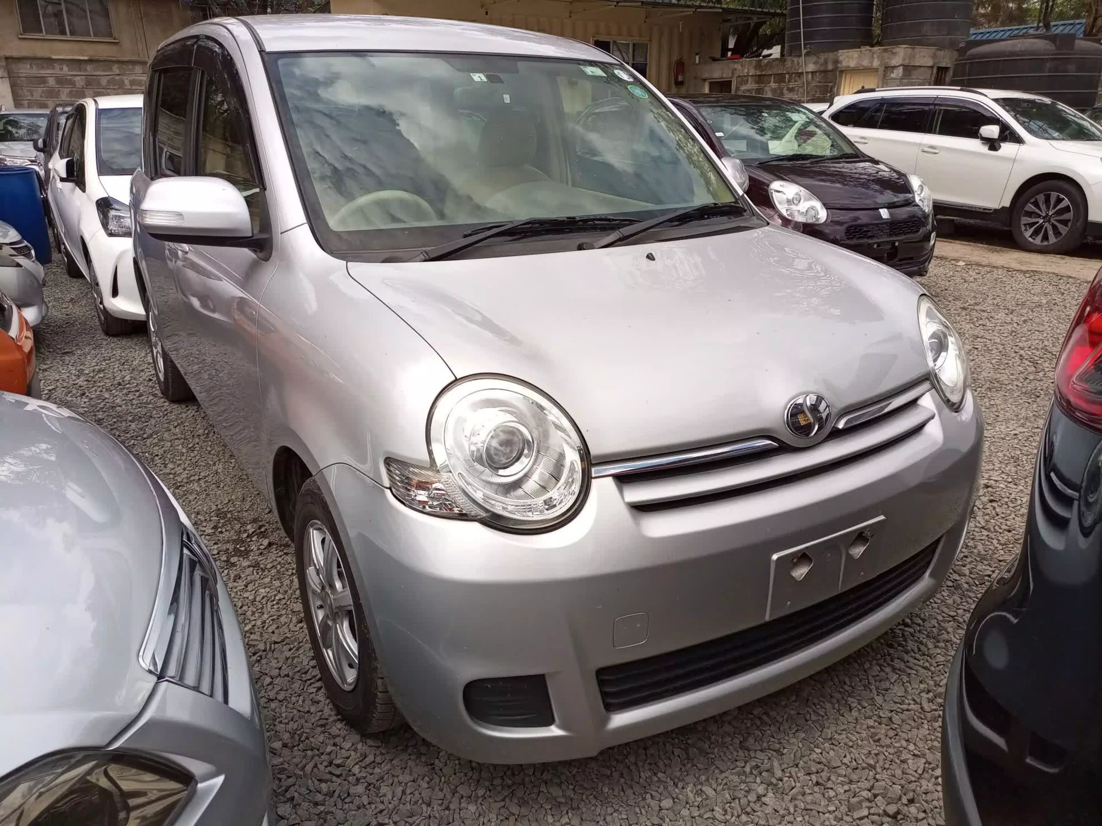 Toyota Sienta - 2014
