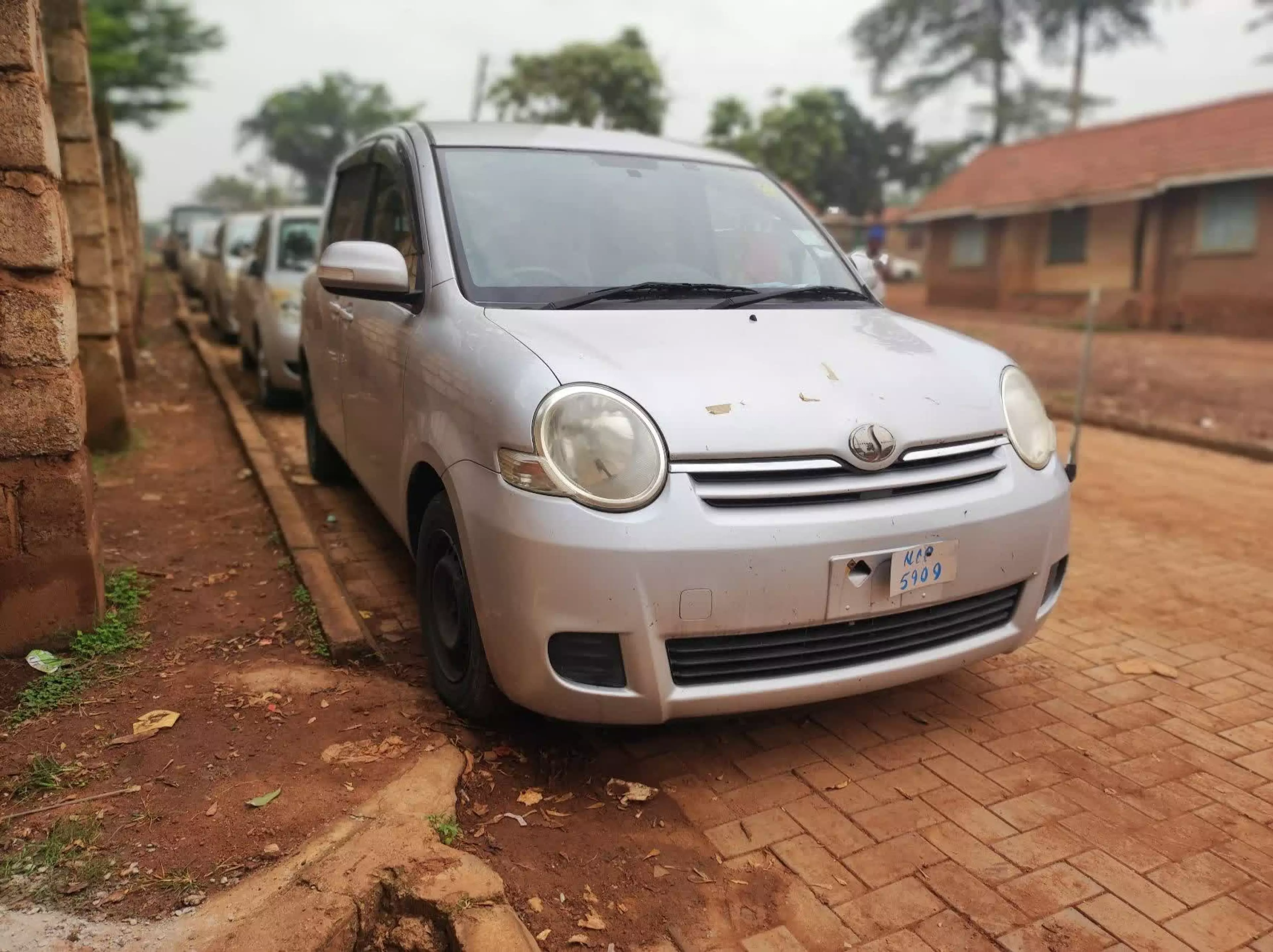 Toyota Sienta - 2008