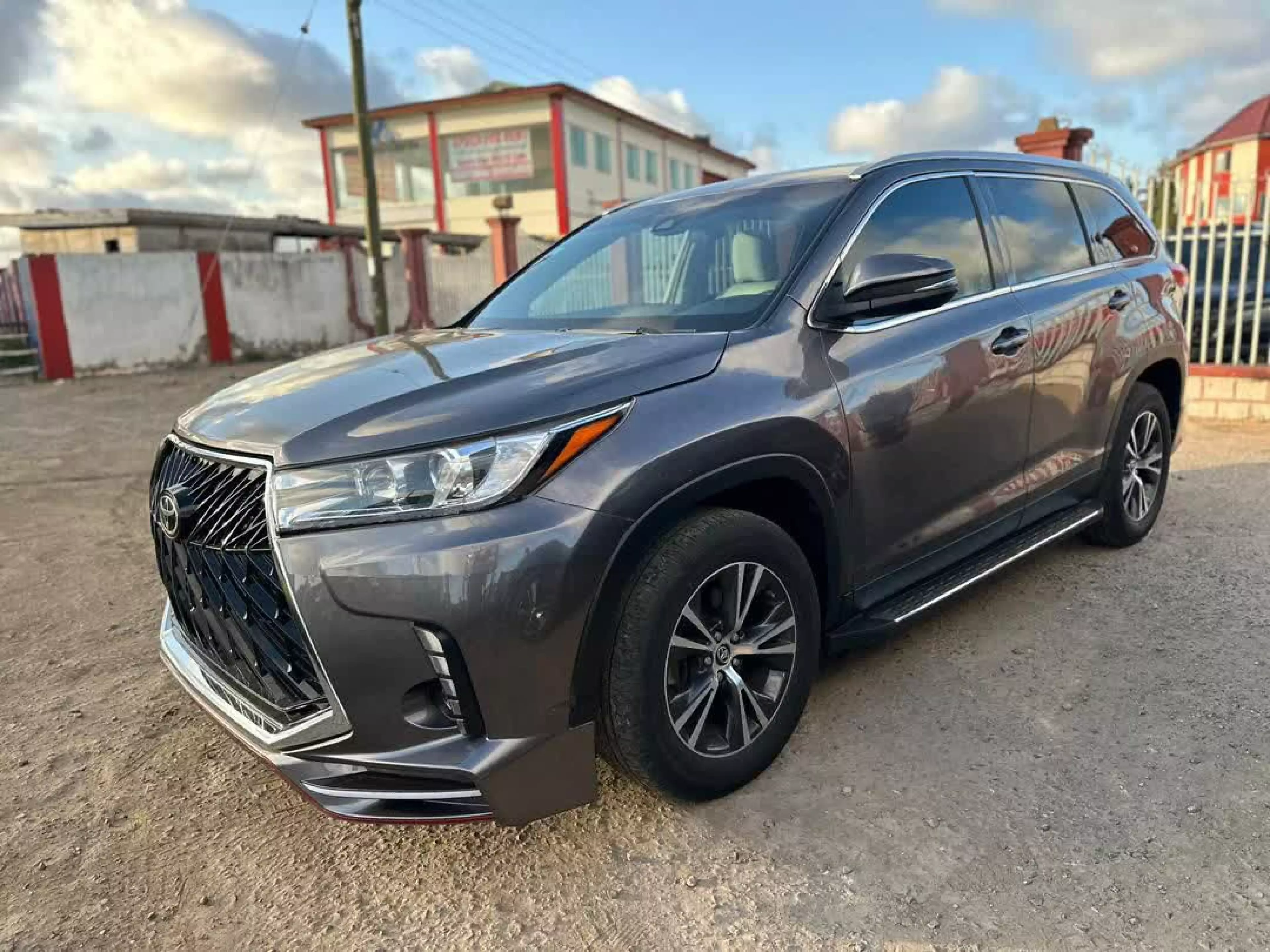 Toyota Highlander   - 2019