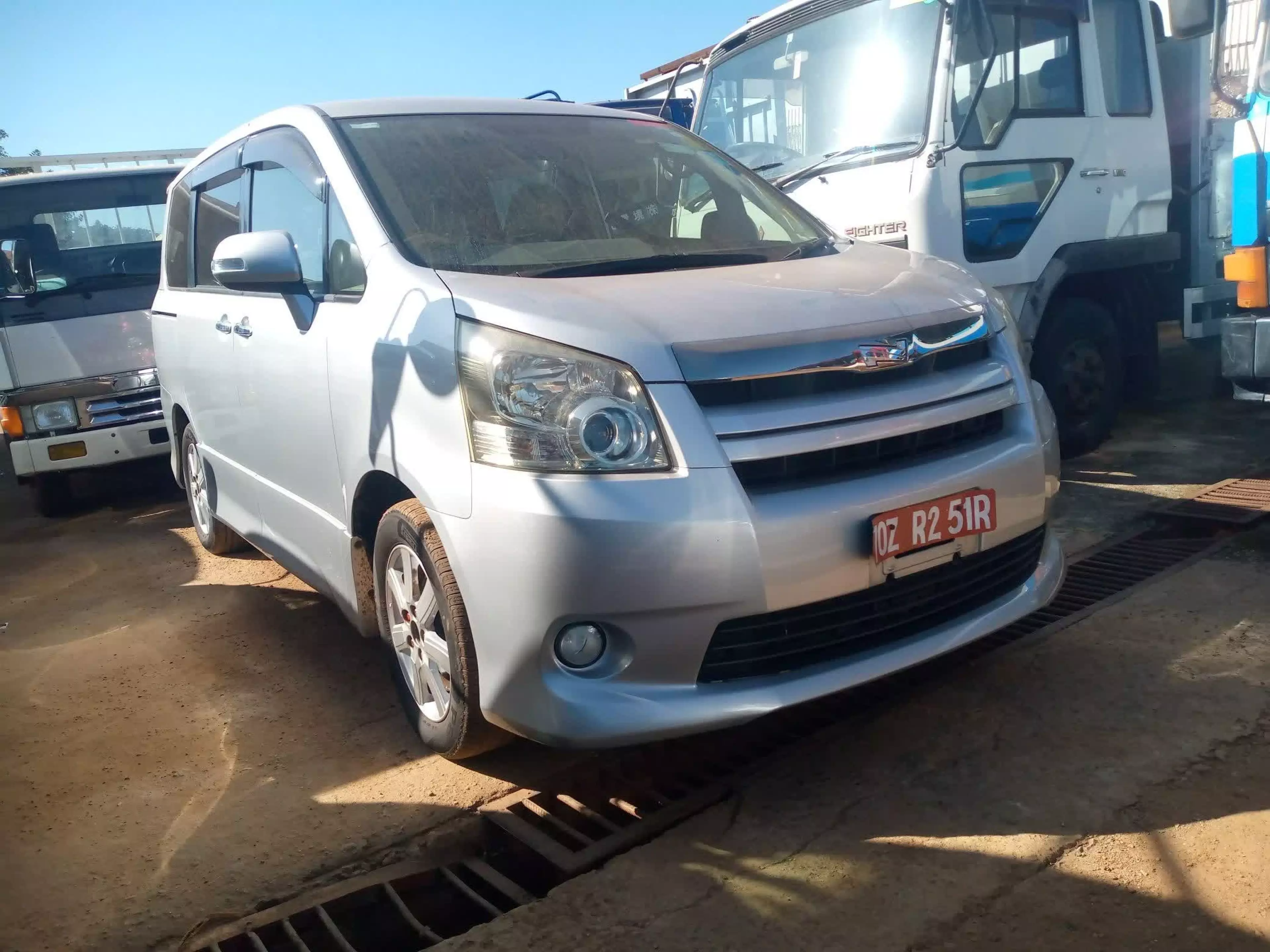 Toyota Noah - 2009