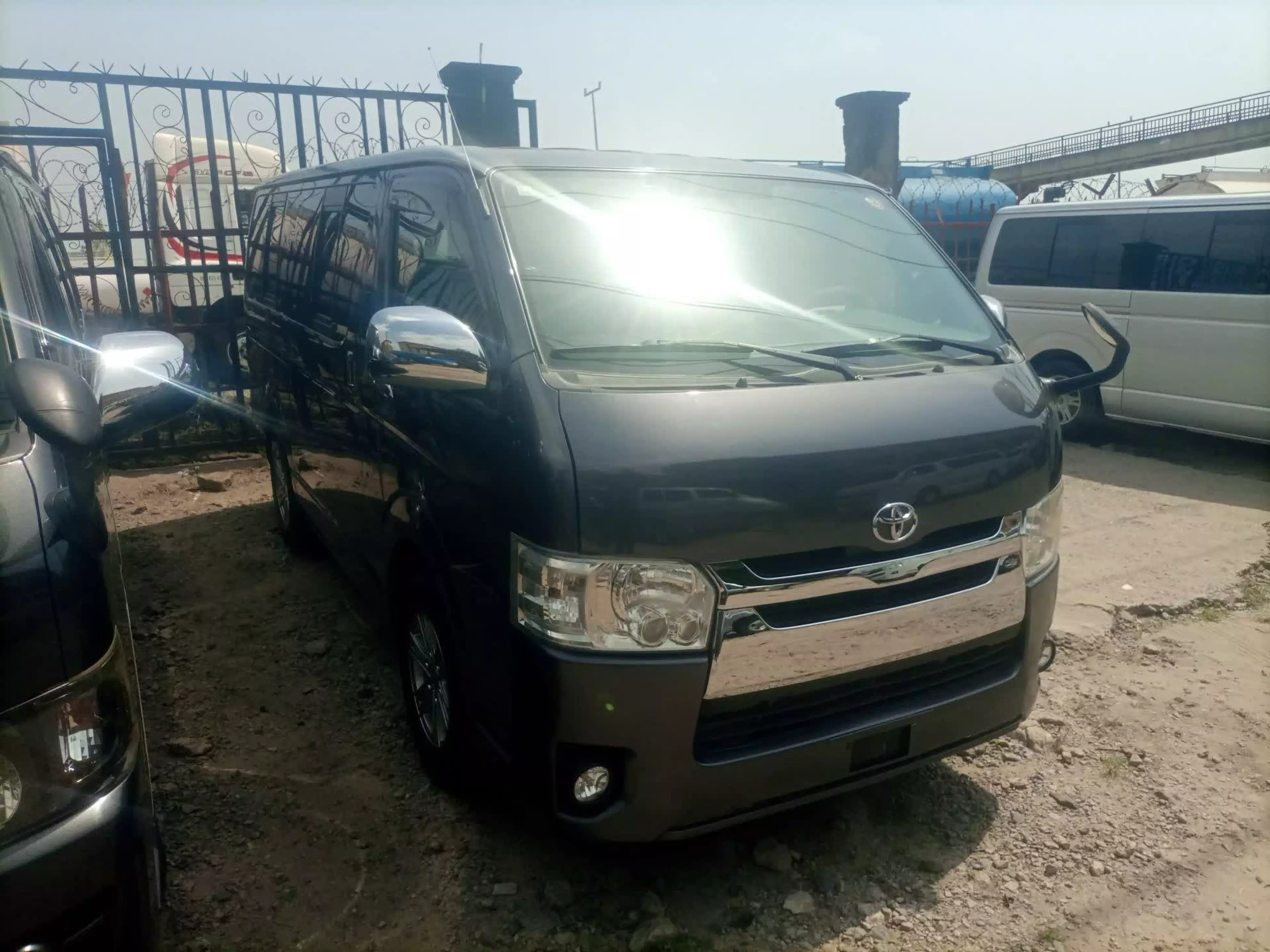 Toyota Hiace   - 2011