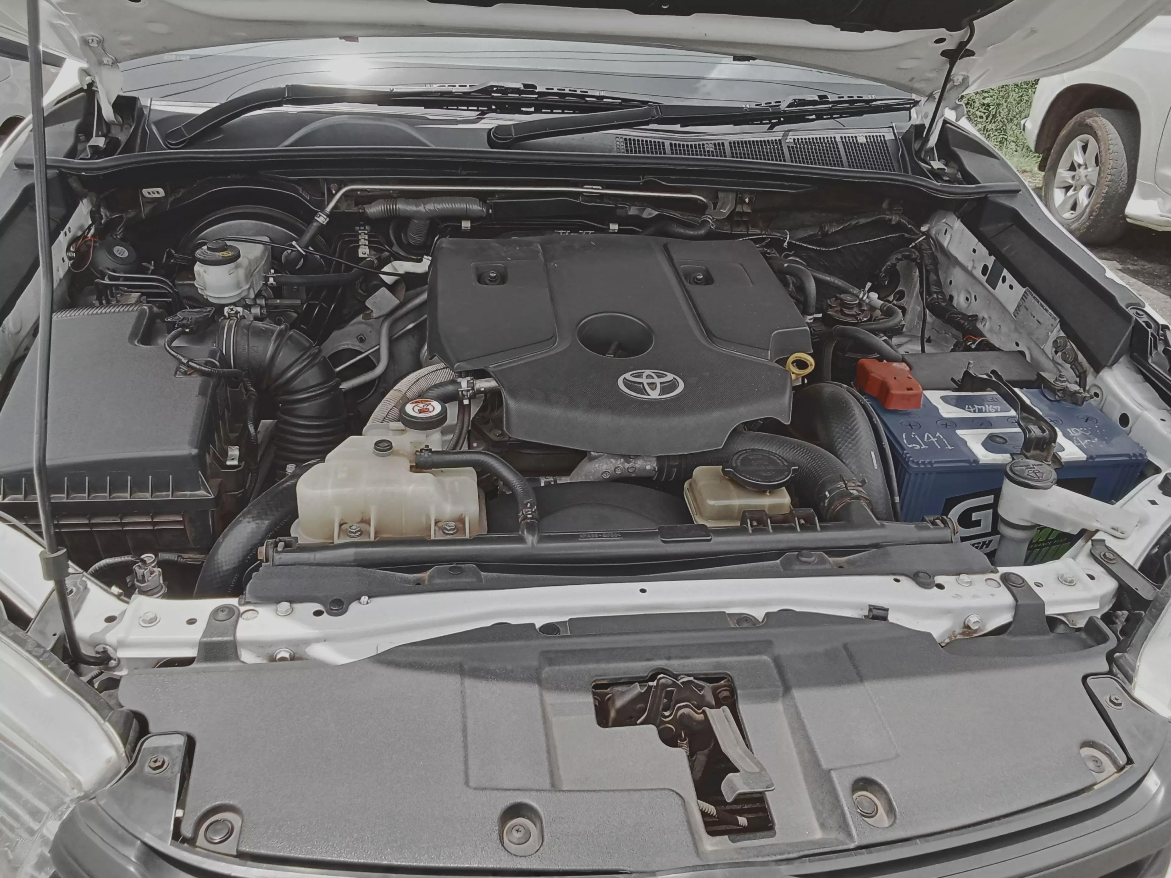 Toyota Hilux   - 2016