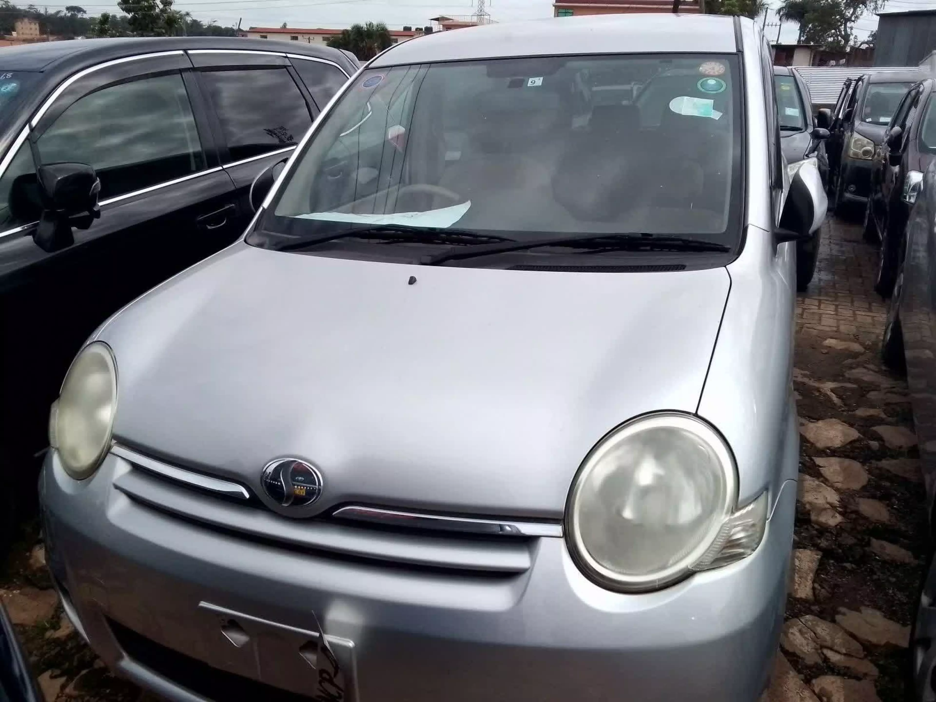 Toyota Sienta - 2011