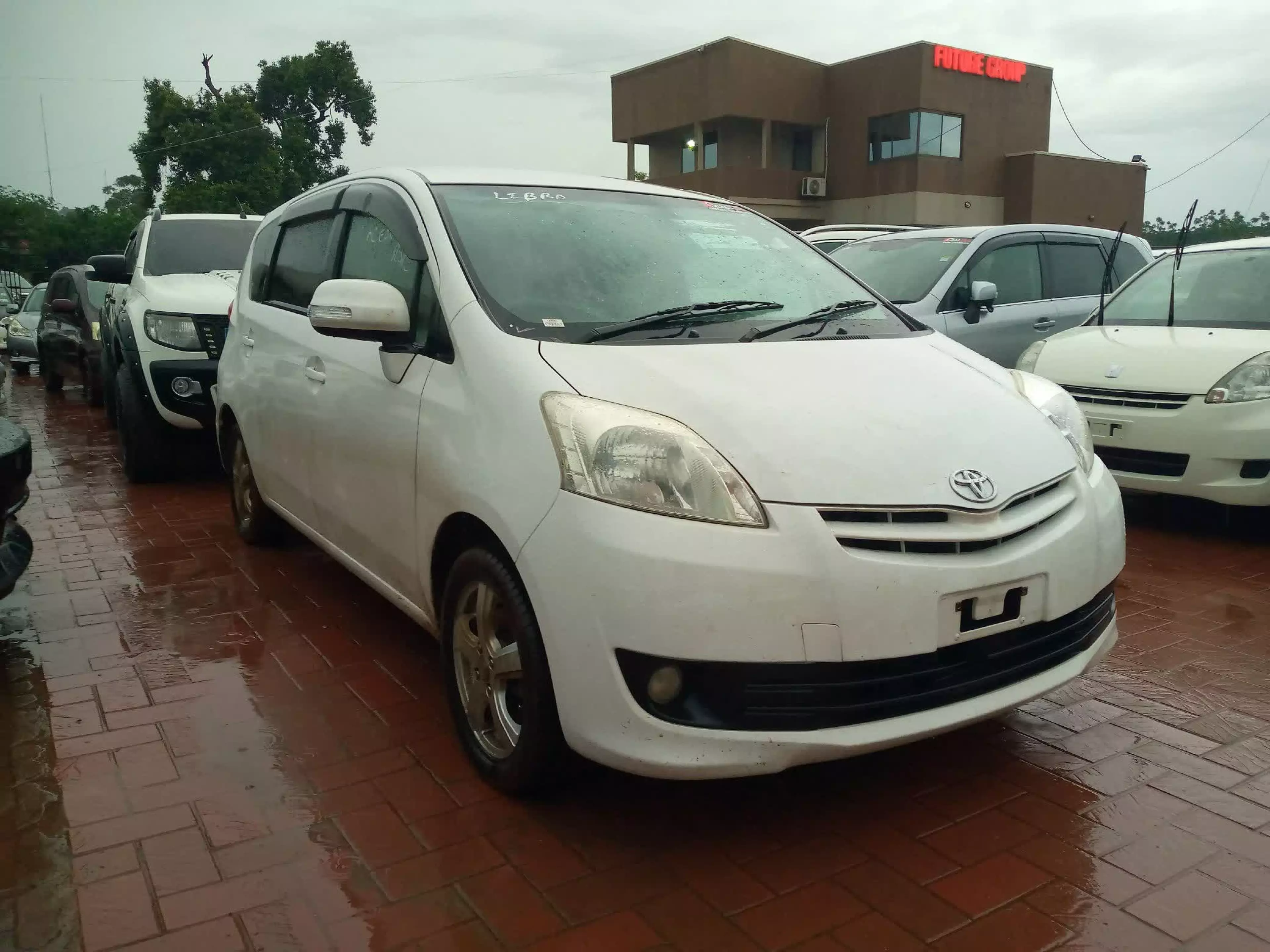 Toyota Passo Sette - 2009