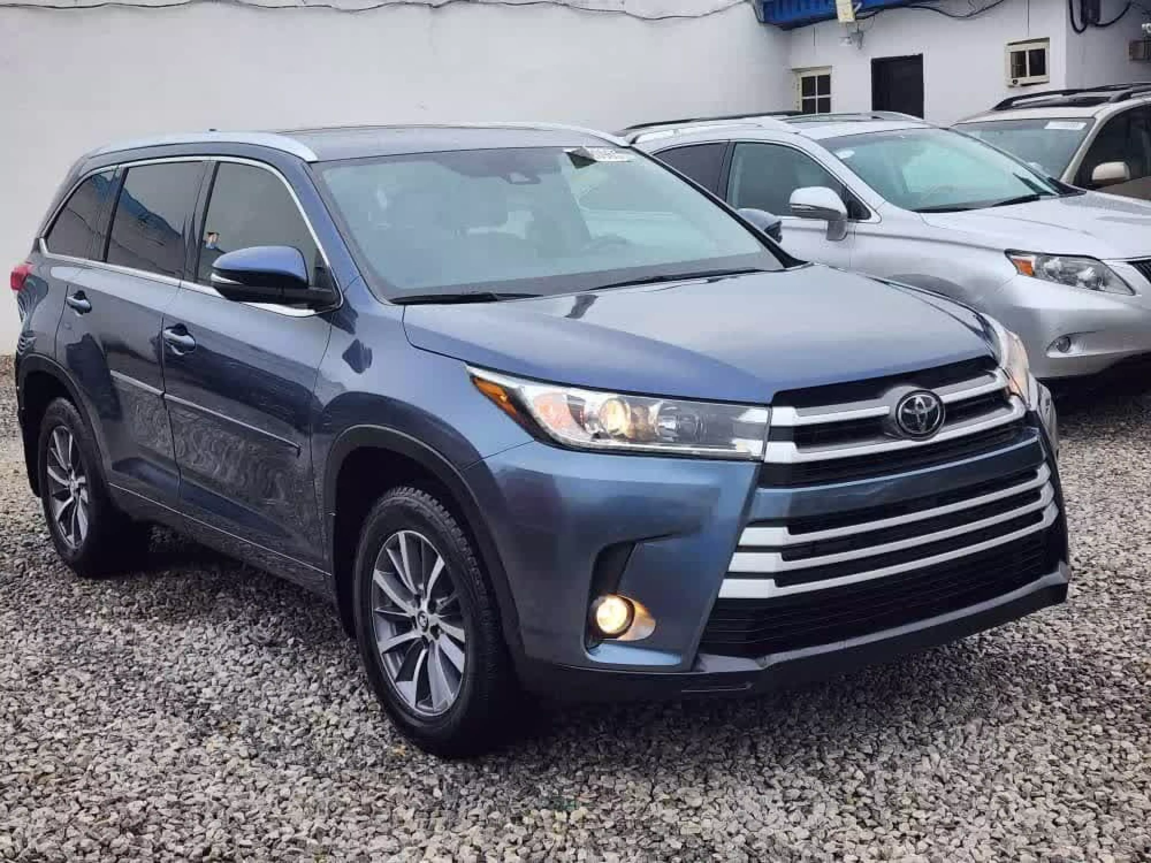 Toyota Highlander   - 2017