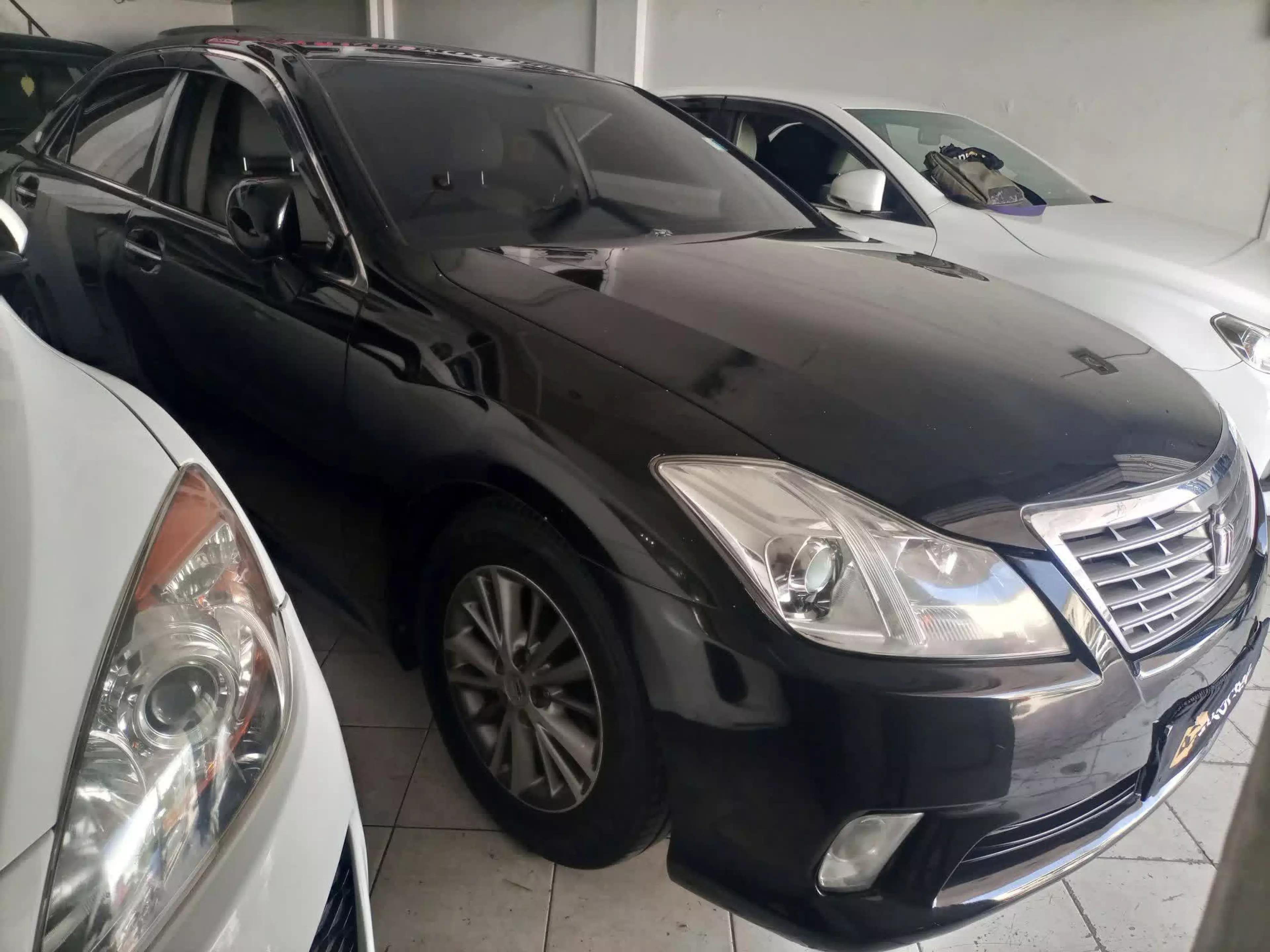 Toyota Crown Royal saloon  - 2011