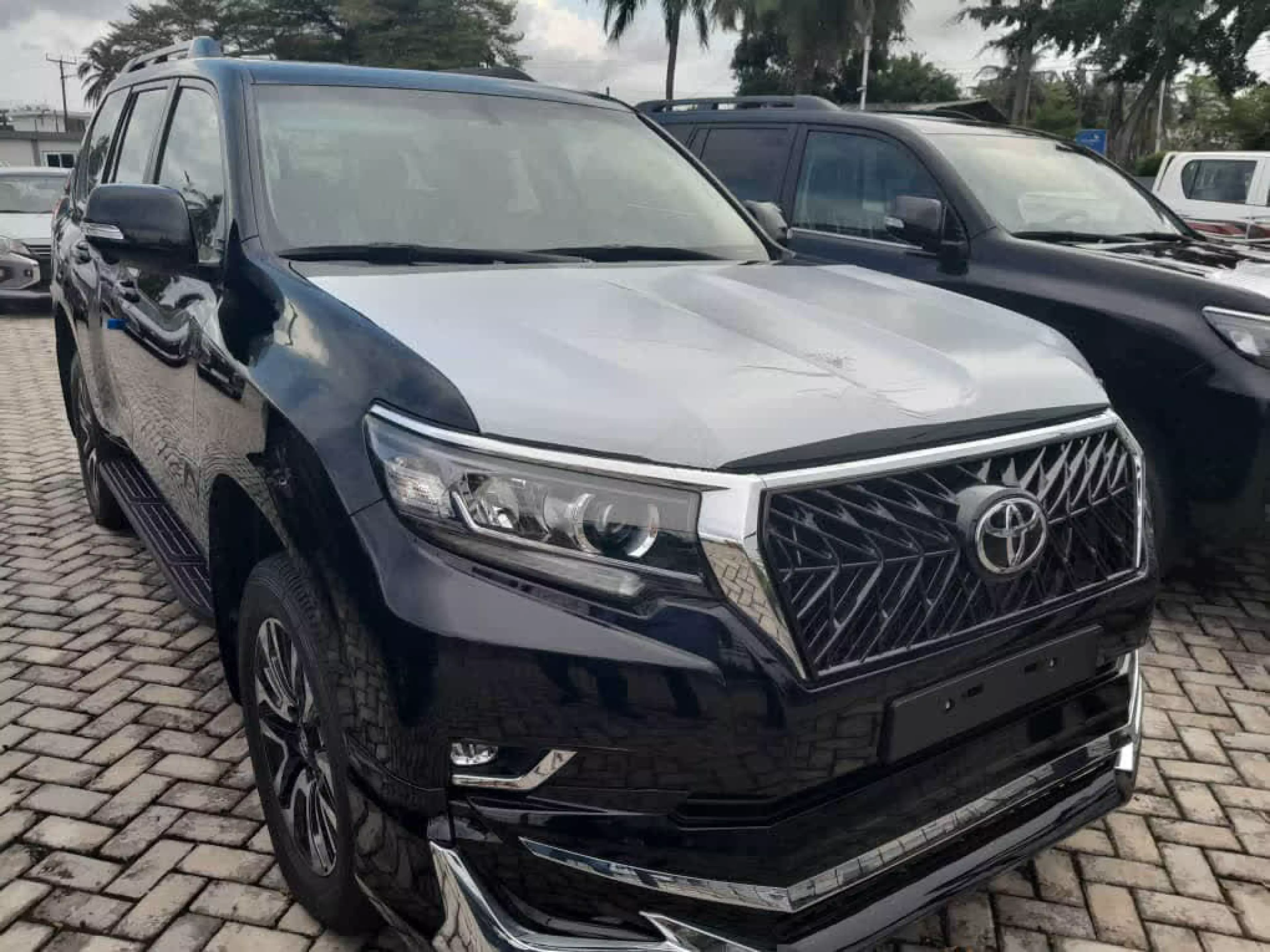 Toyota Landcruiser Prado - 2023