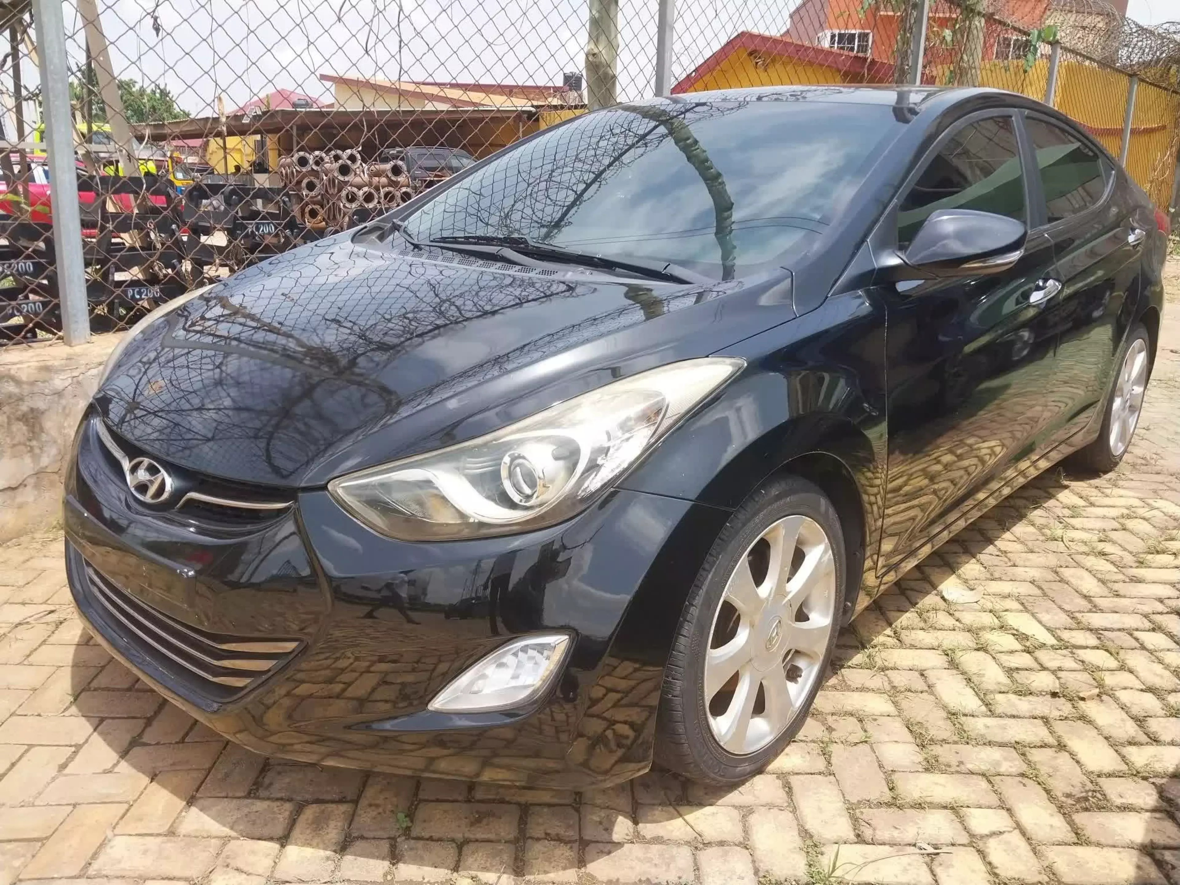 Hyundai Avente - 2012