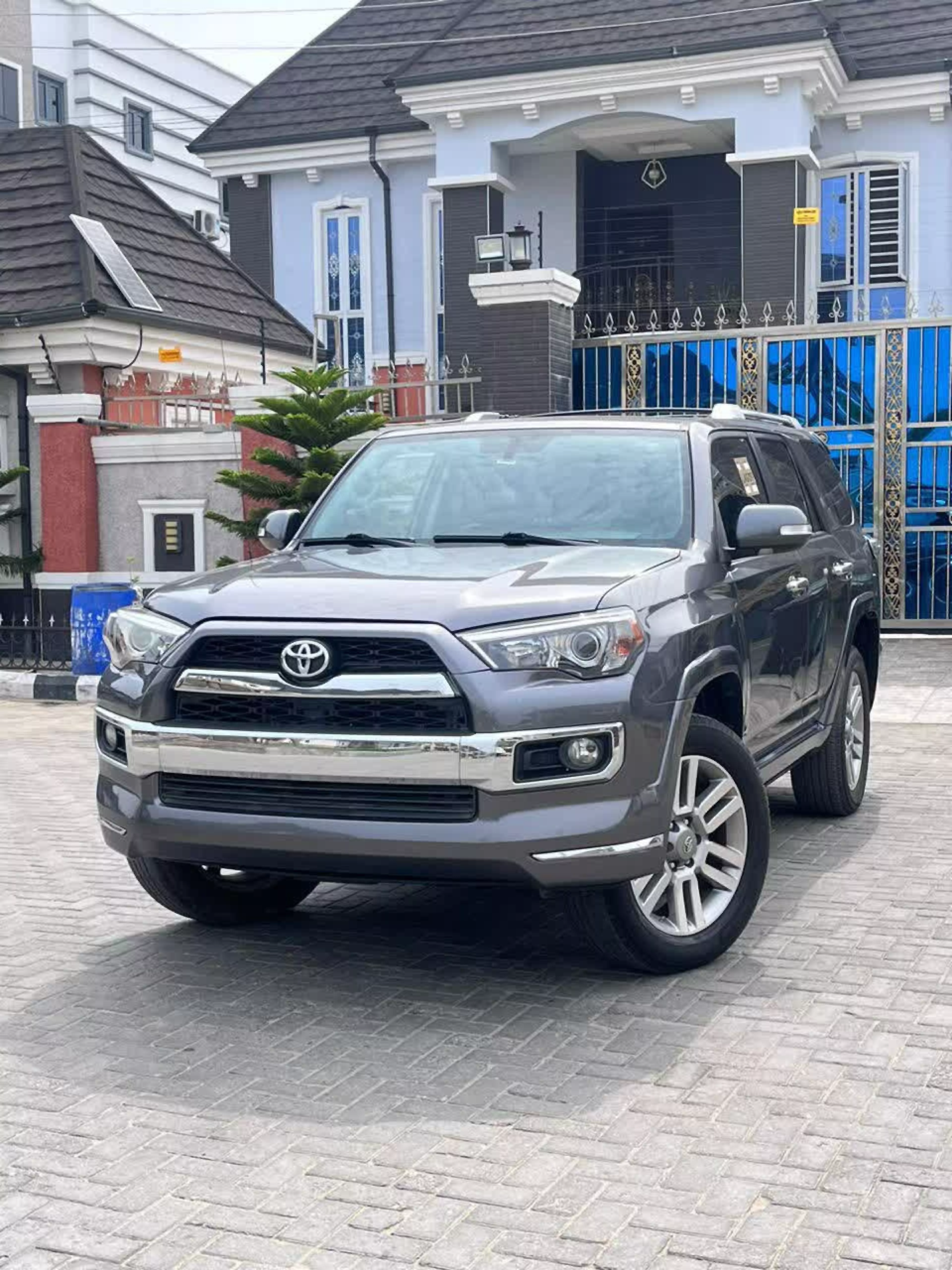 Toyota 4-Runner - 2013