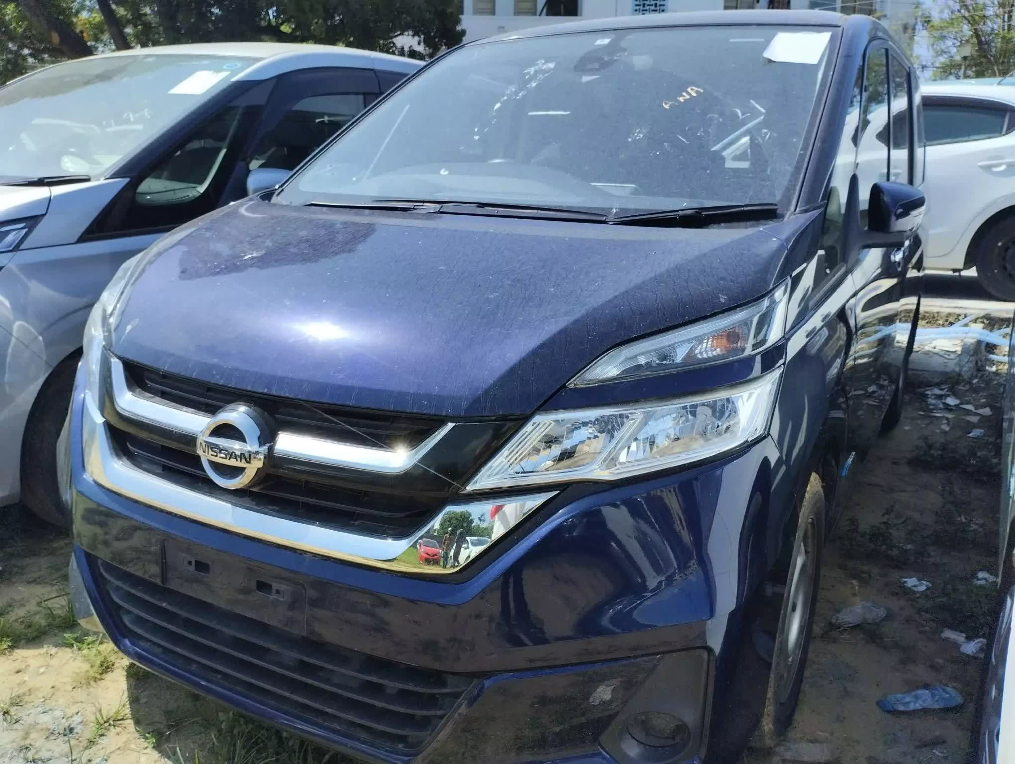 Nissan Serena - 2016