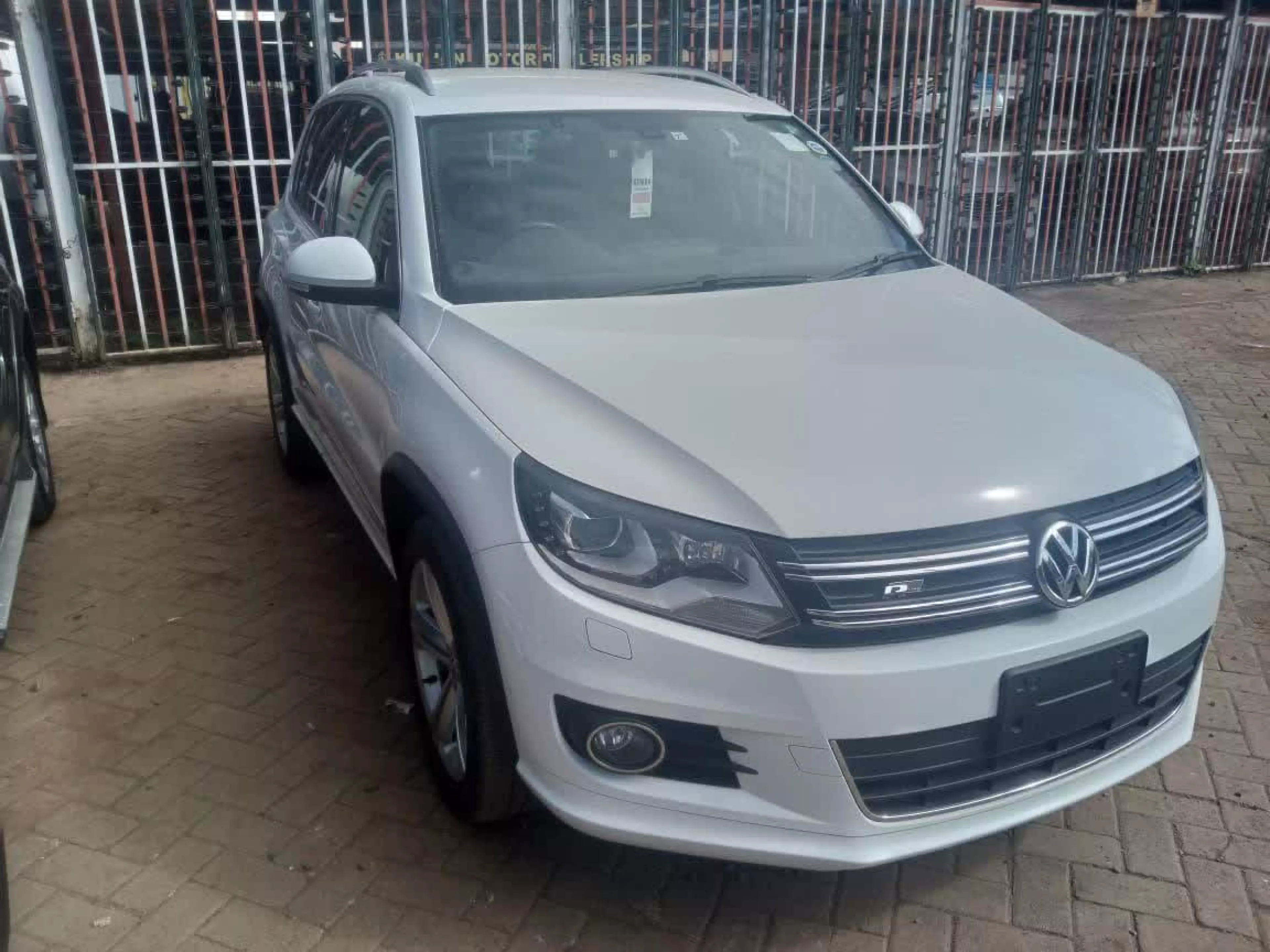 Volkswagen Tiguan - 2015