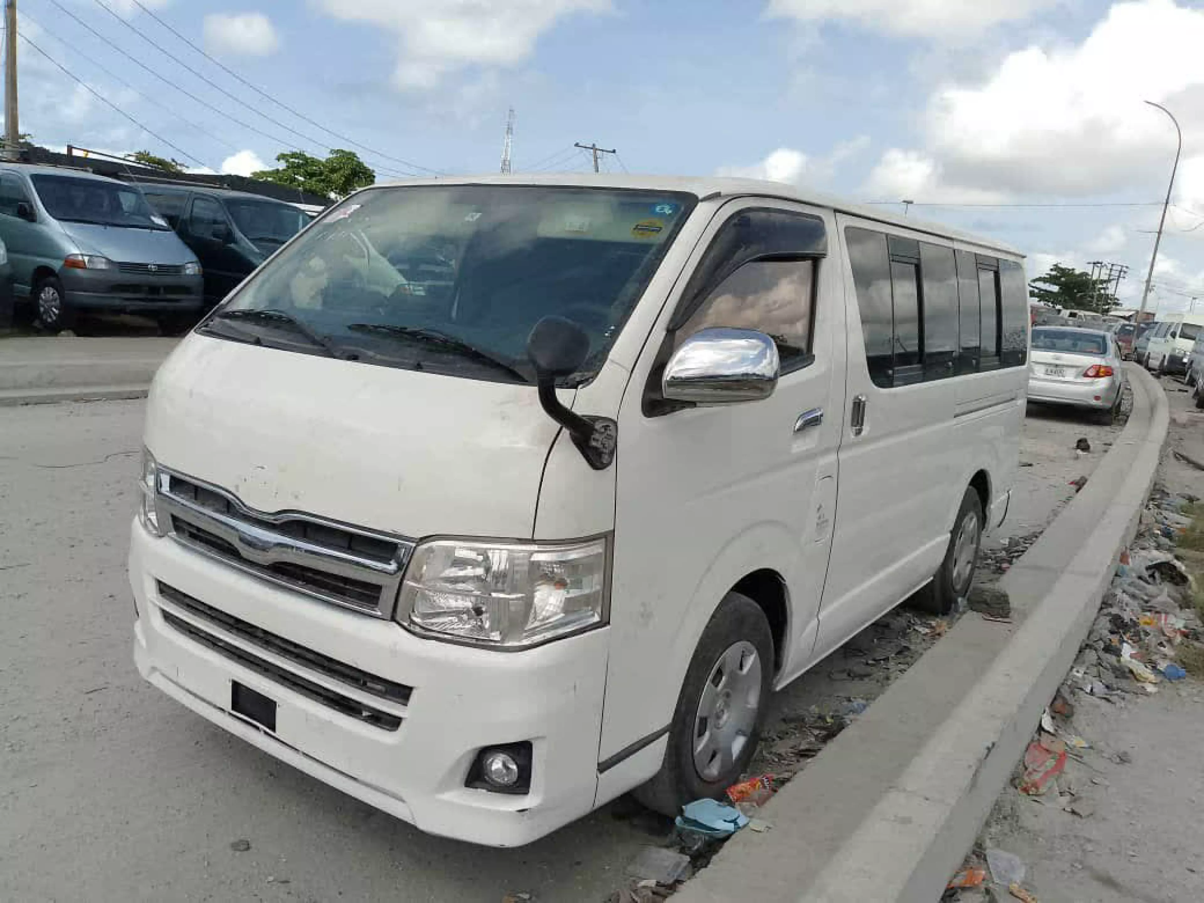 Toyota Hiace - 2012