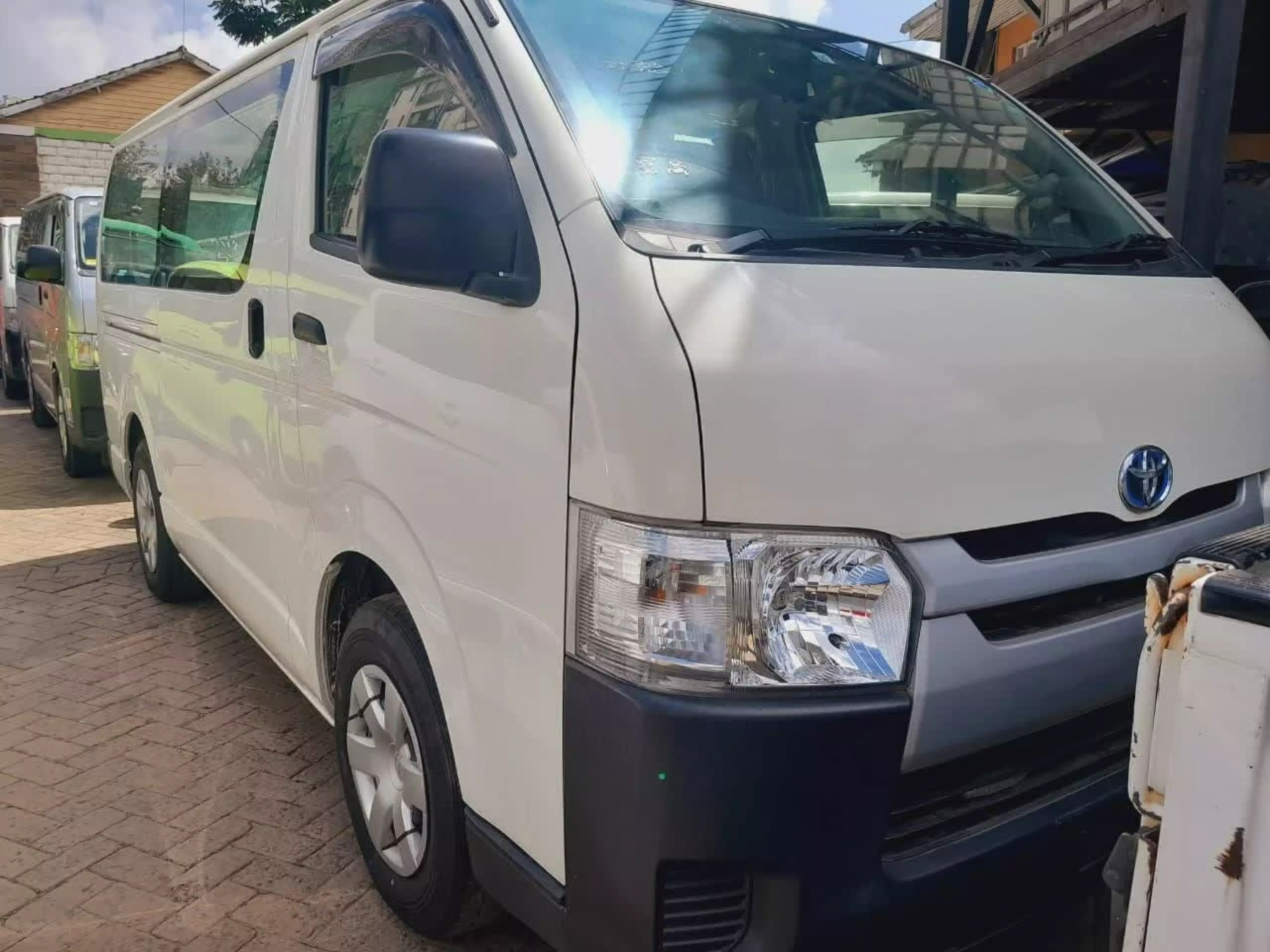 Toyota Hiace - 2015